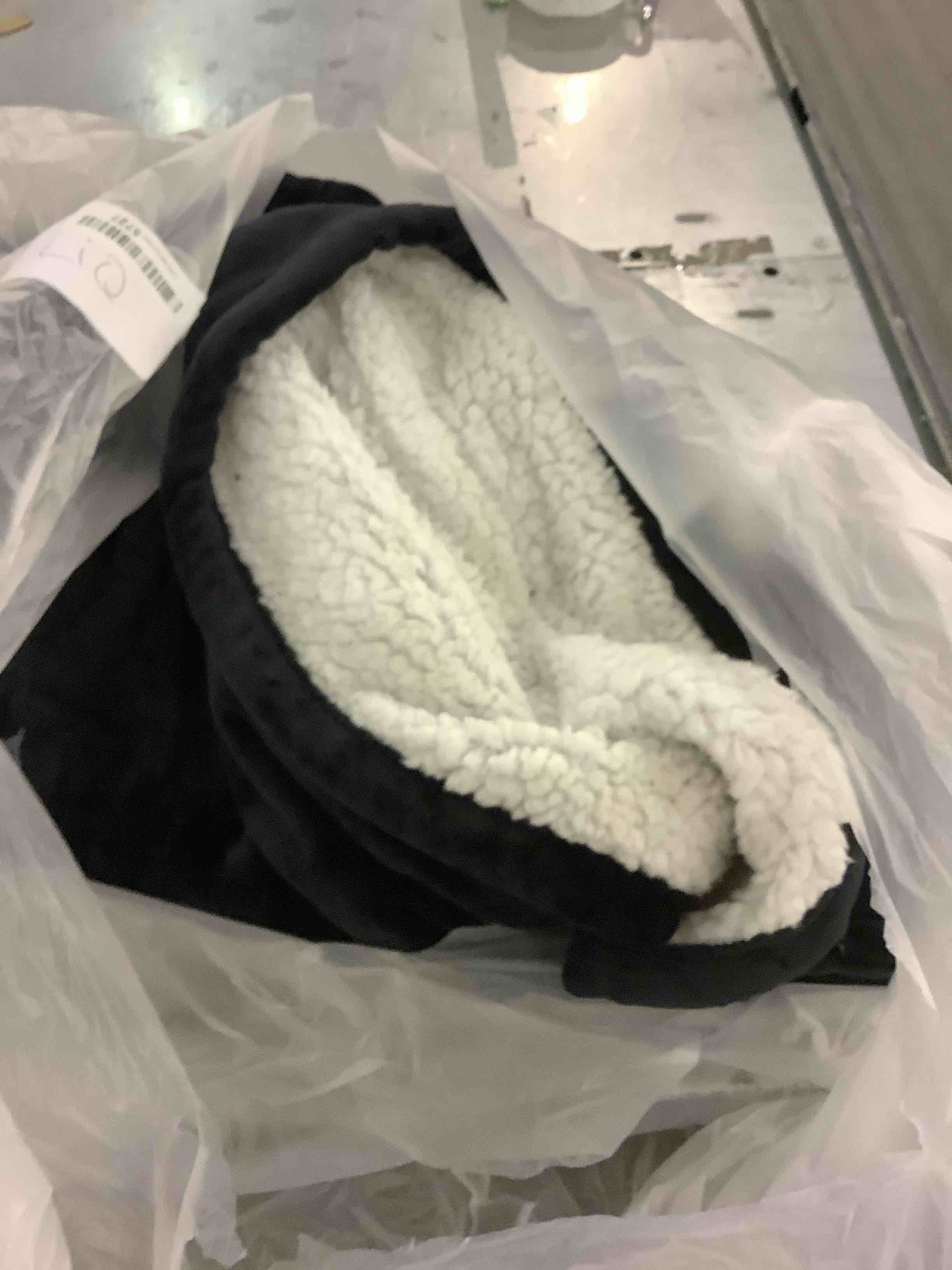 https://s3.amazonaws.com/lotting-images-prod/BargainHunt/EXS01177455_1708605190454.jpeg