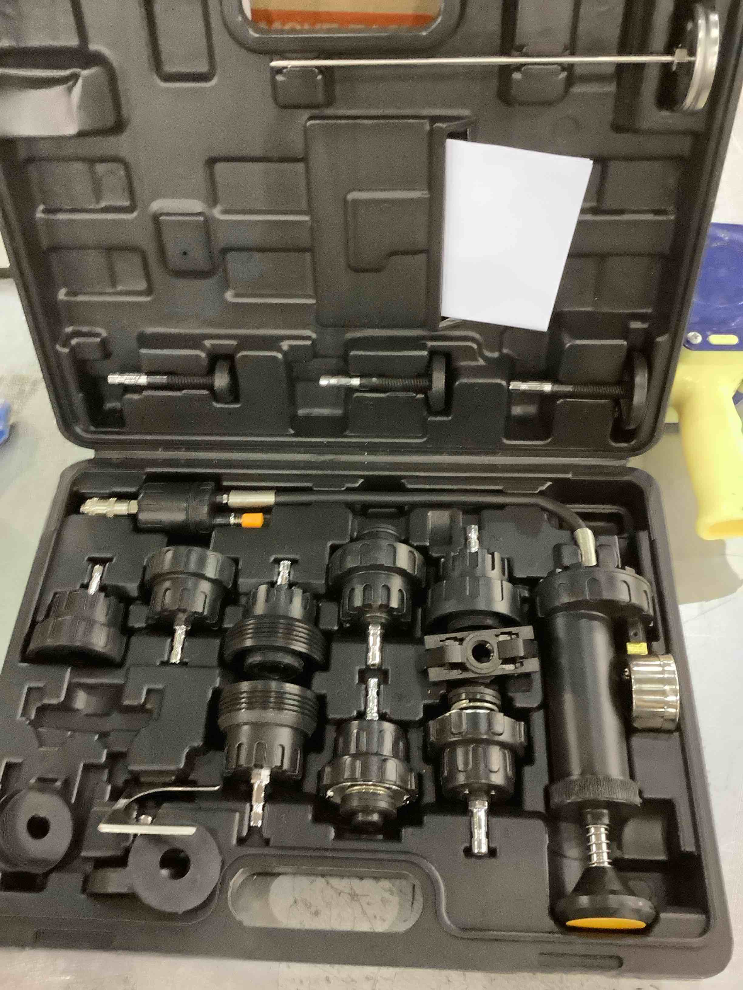 https://s3.amazonaws.com/lotting-images-prod/BargainHunt/EXS01177462_1708605863435.jpeg