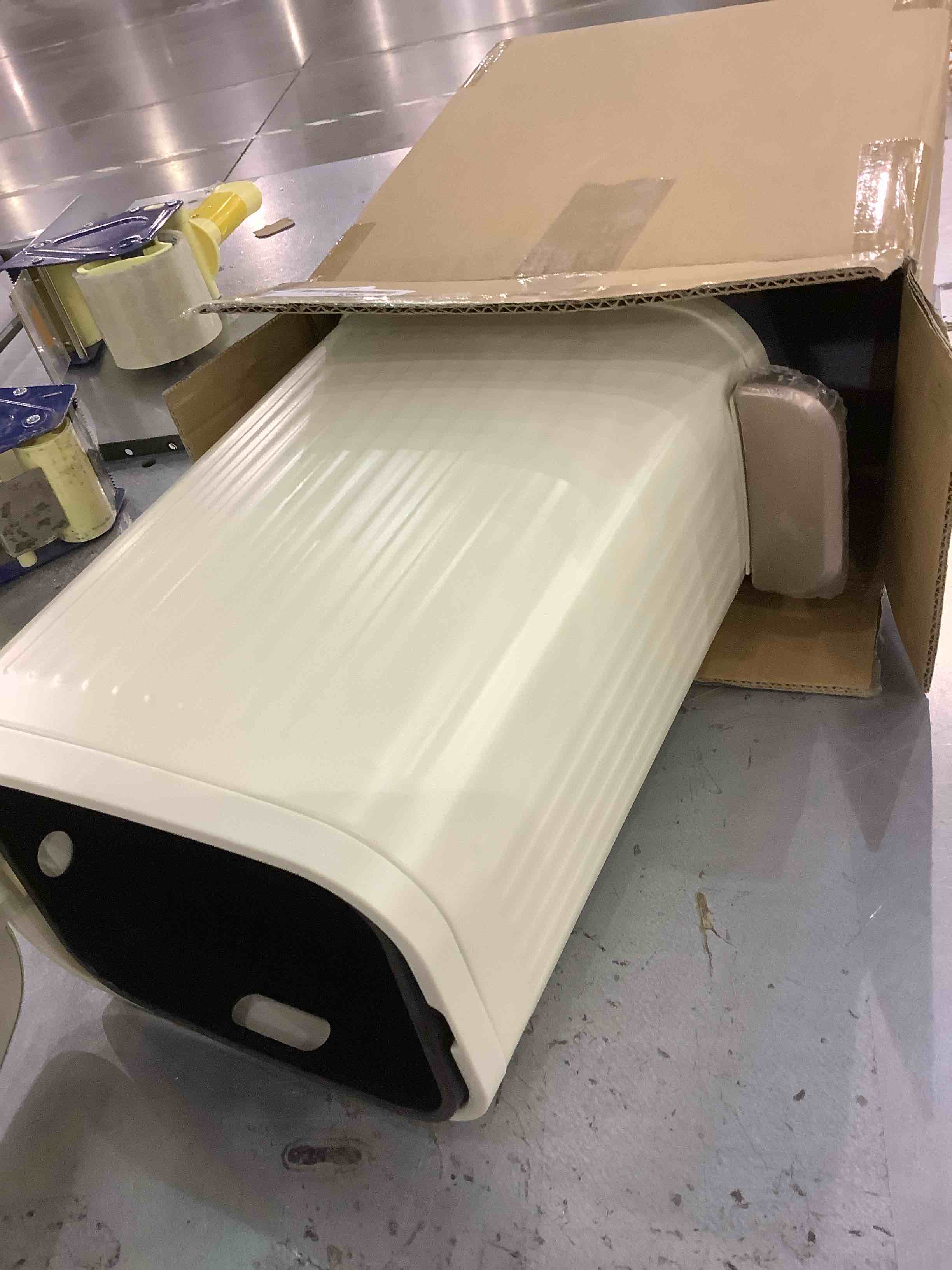 https://s3.amazonaws.com/lotting-images-prod/BargainHunt/EXS01177485_1708607458144.jpeg