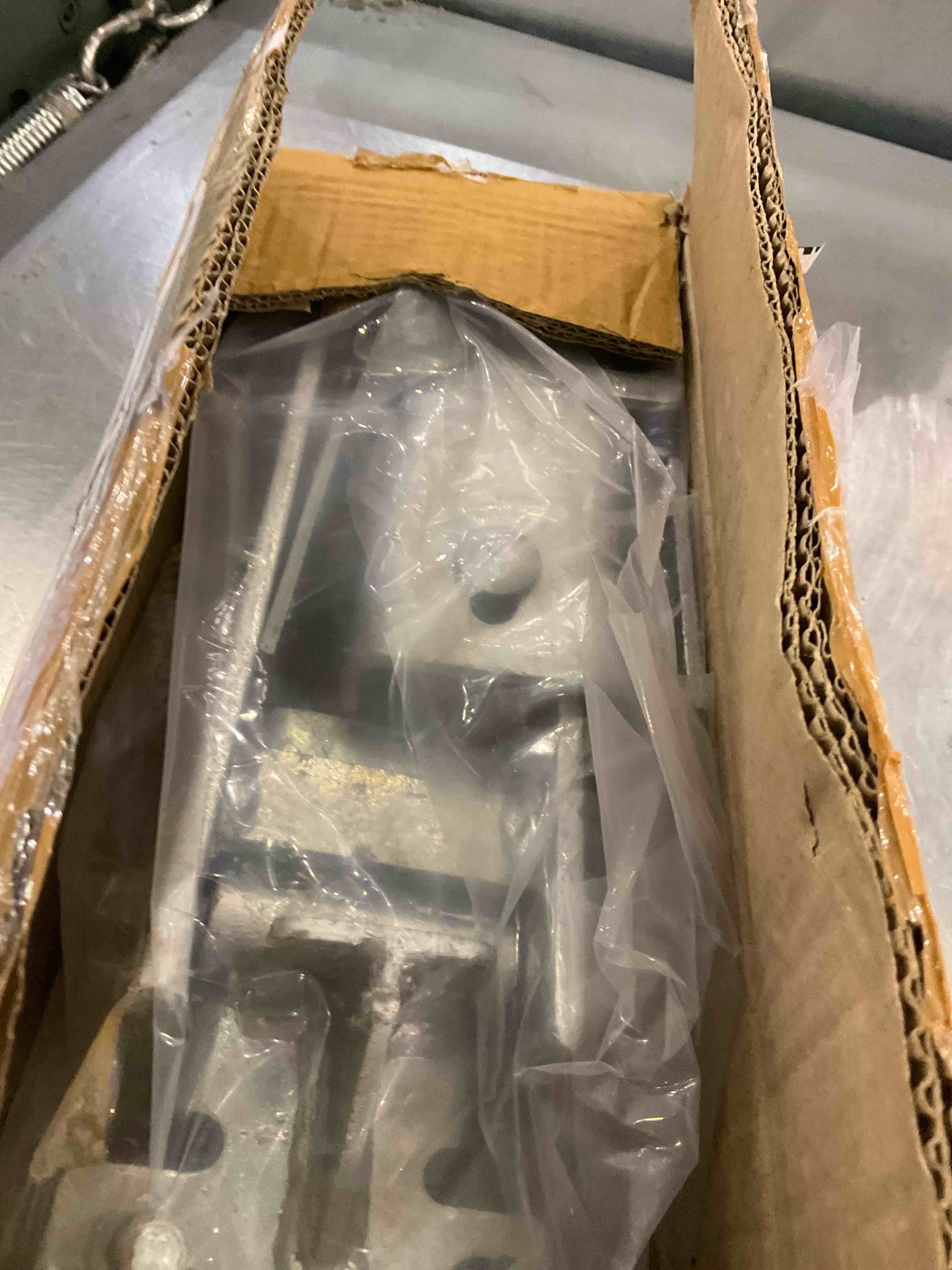 https://s3.amazonaws.com/lotting-images-prod/BargainHunt/EXS01177605_1709046437360.jpeg