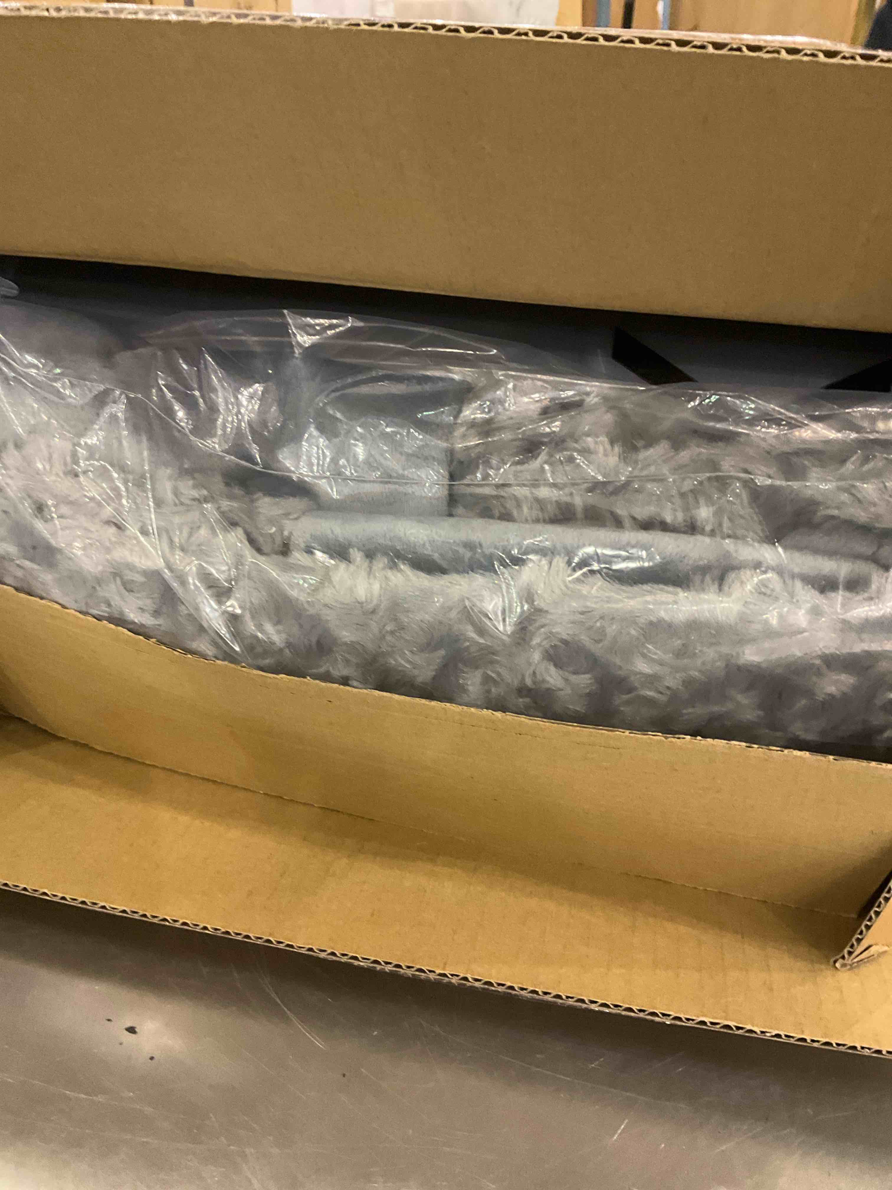 https://s3.amazonaws.com/lotting-images-prod/BargainHunt/EXS01177609_1709046829630.jpeg