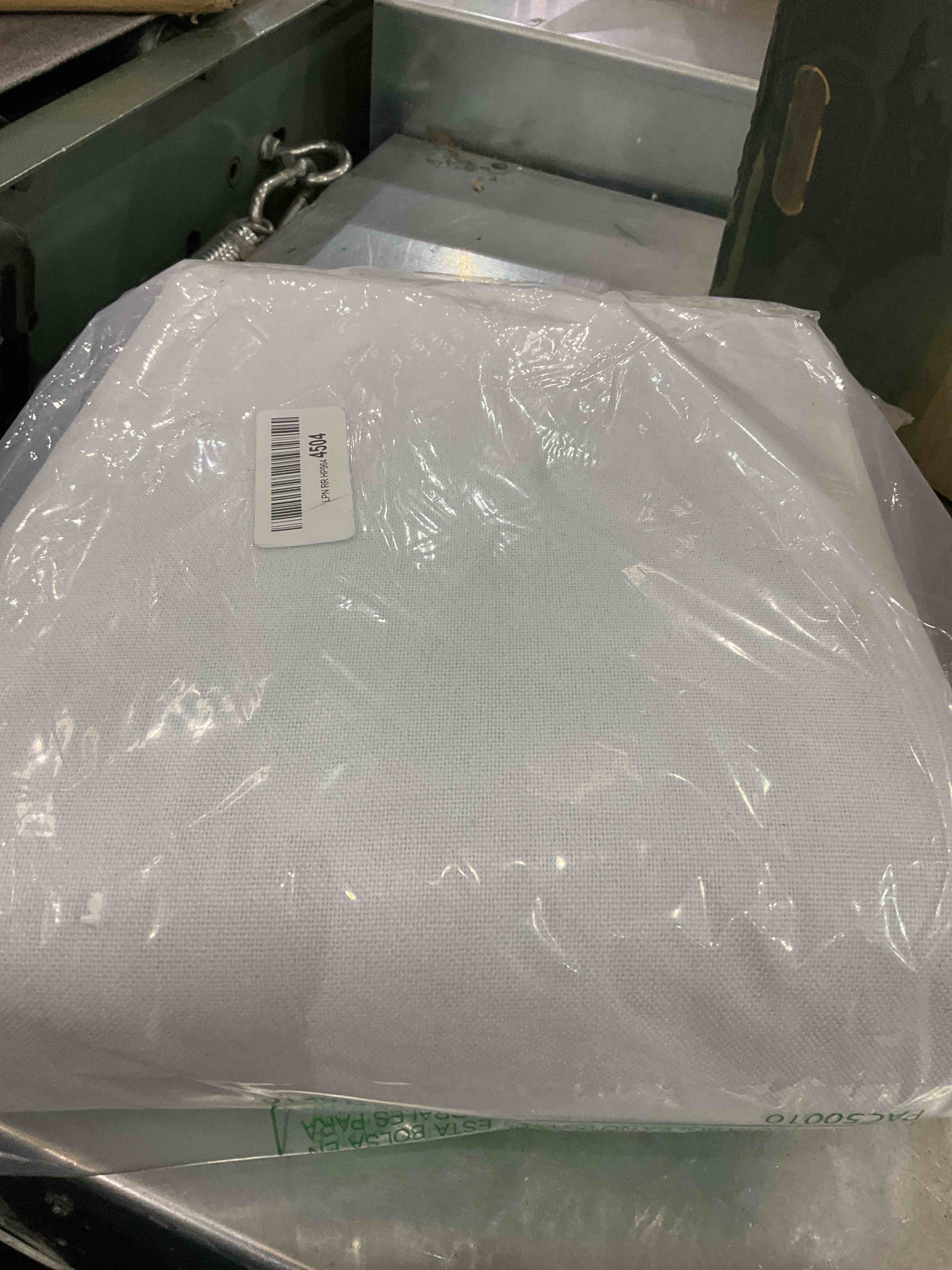 https://s3.amazonaws.com/lotting-images-prod/BargainHunt/EXS01177693_1709057839478.jpeg