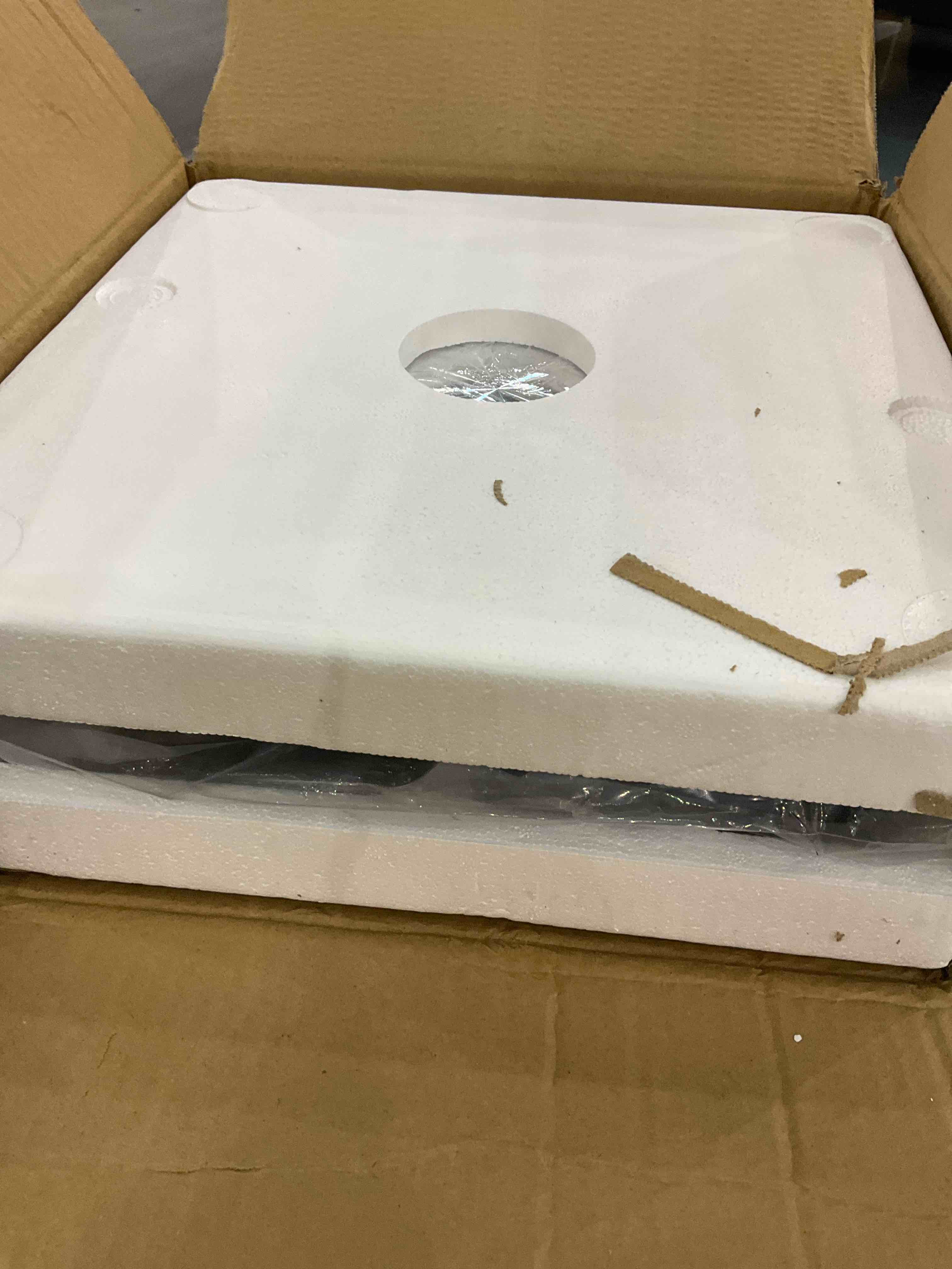 https://s3.amazonaws.com/lotting-images-prod/BargainHunt/EXS01177954_1709212087395.jpeg