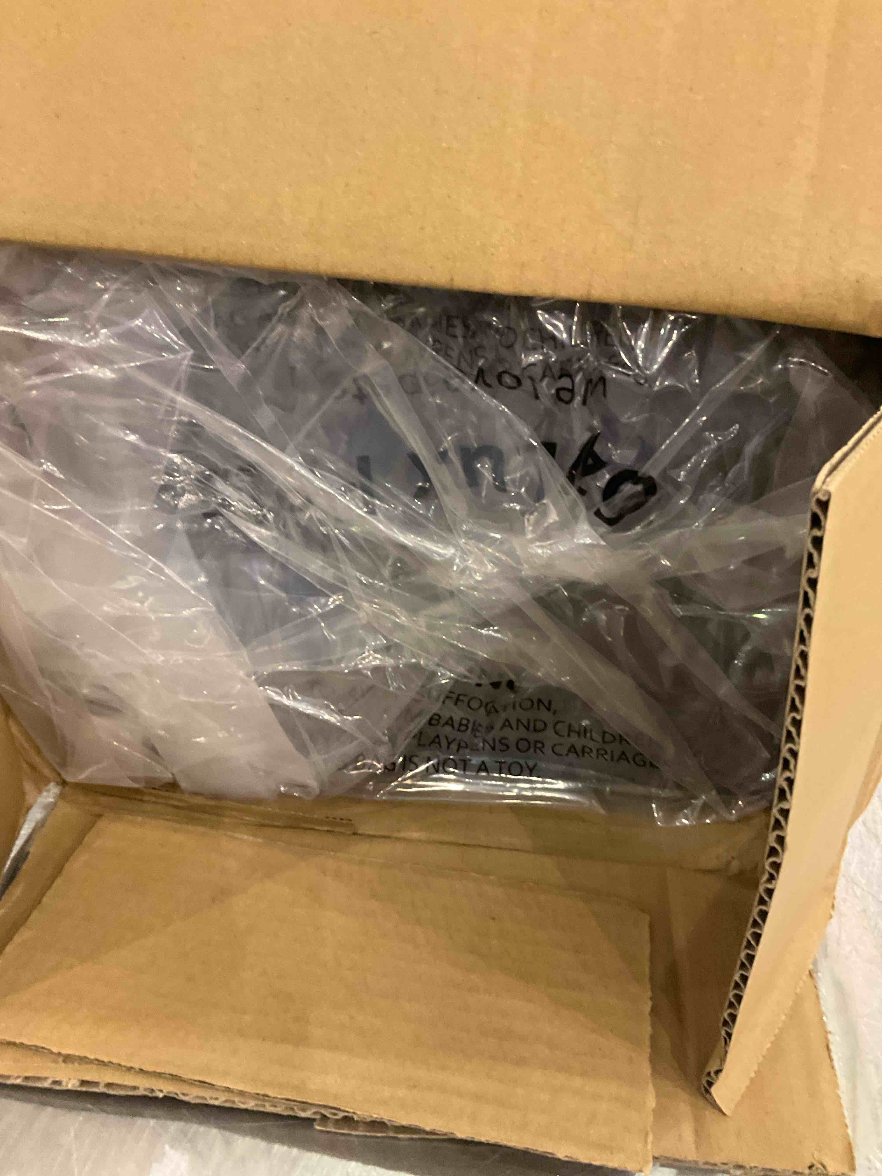 https://s3.amazonaws.com/lotting-images-prod/BargainHunt/EXS01177990_1709214558700.jpeg