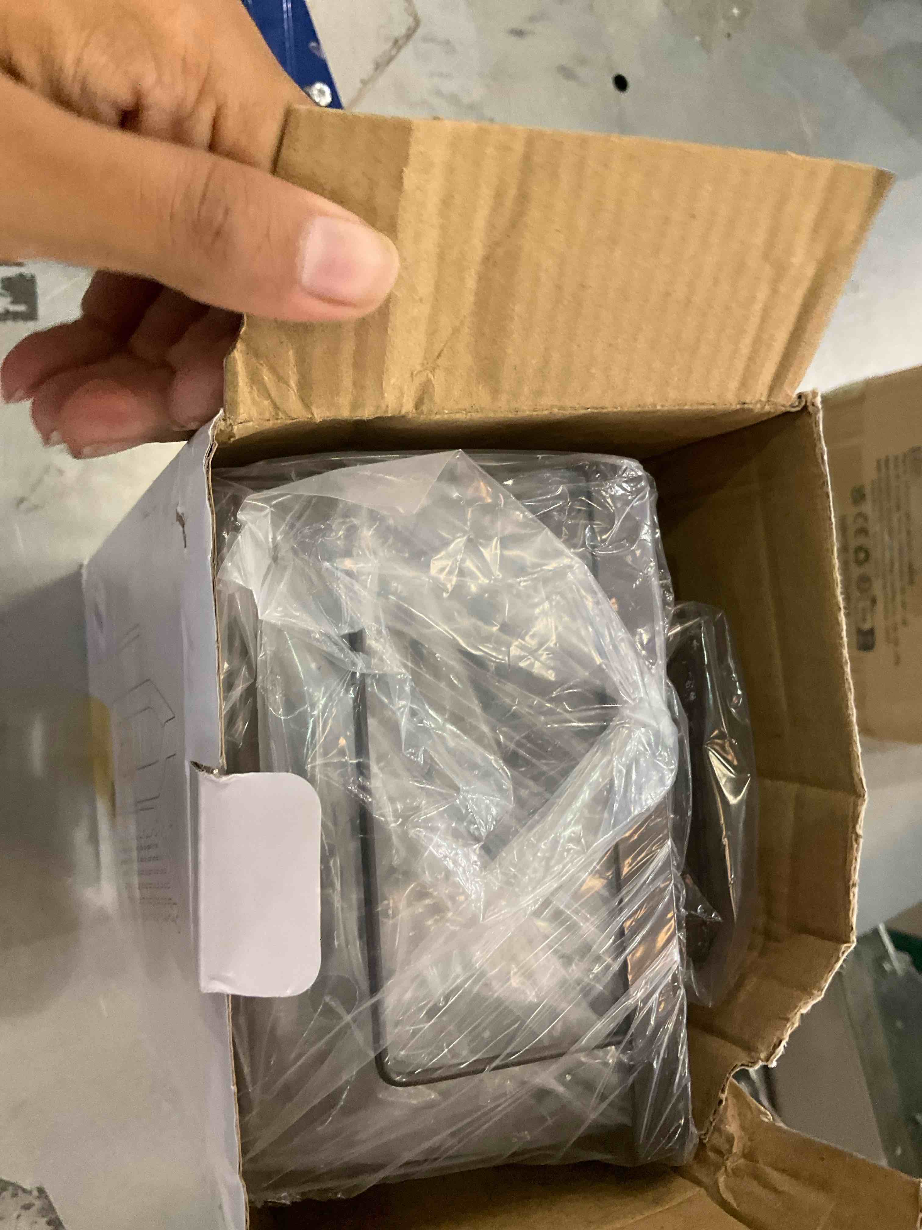 https://s3.amazonaws.com/lotting-images-prod/BargainHunt/EXS01178755_1710171591755.jpeg