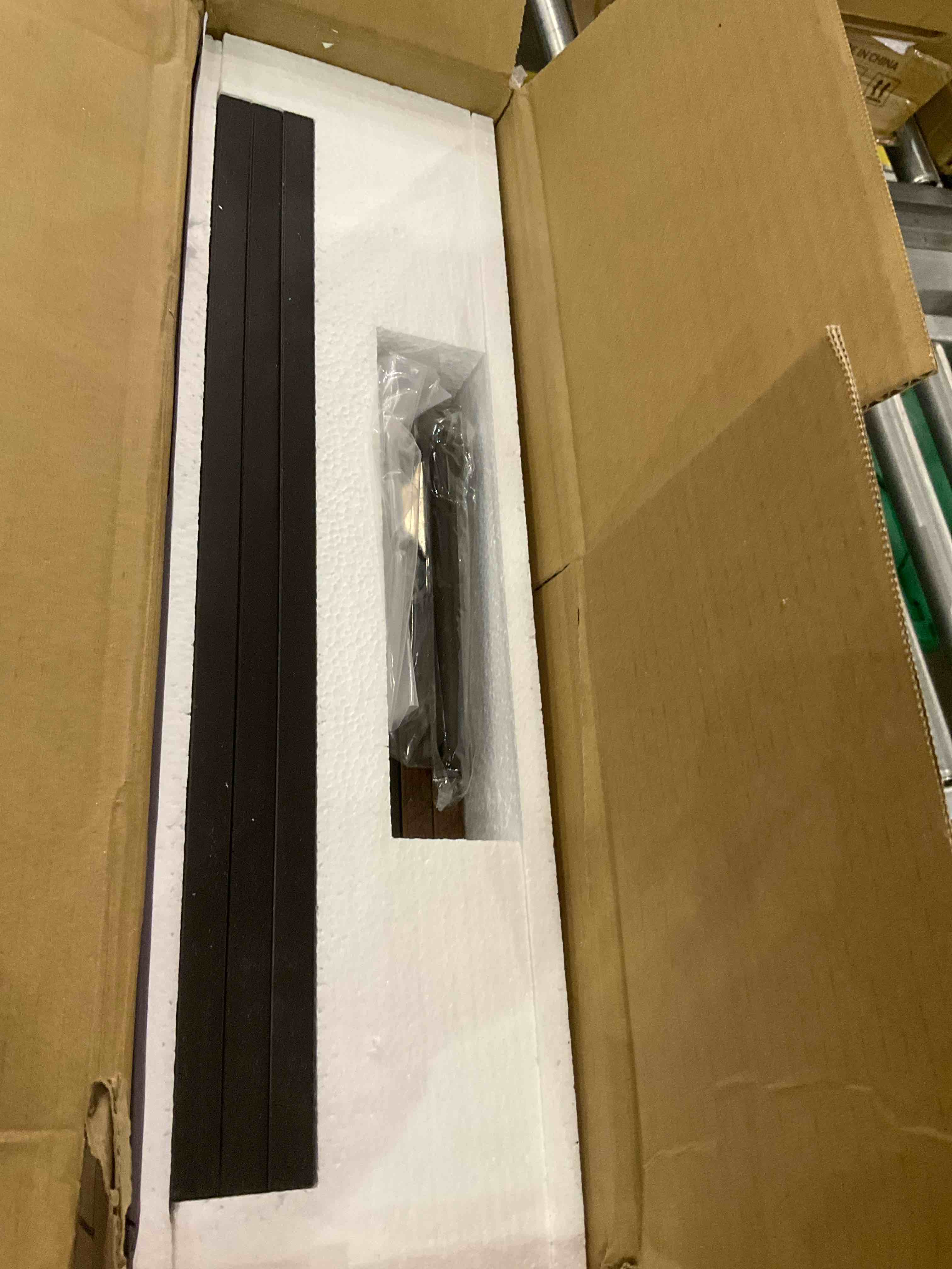 https://s3.amazonaws.com/lotting-images-prod/BargainHunt/EXS01178925_1710330799744.jpeg
