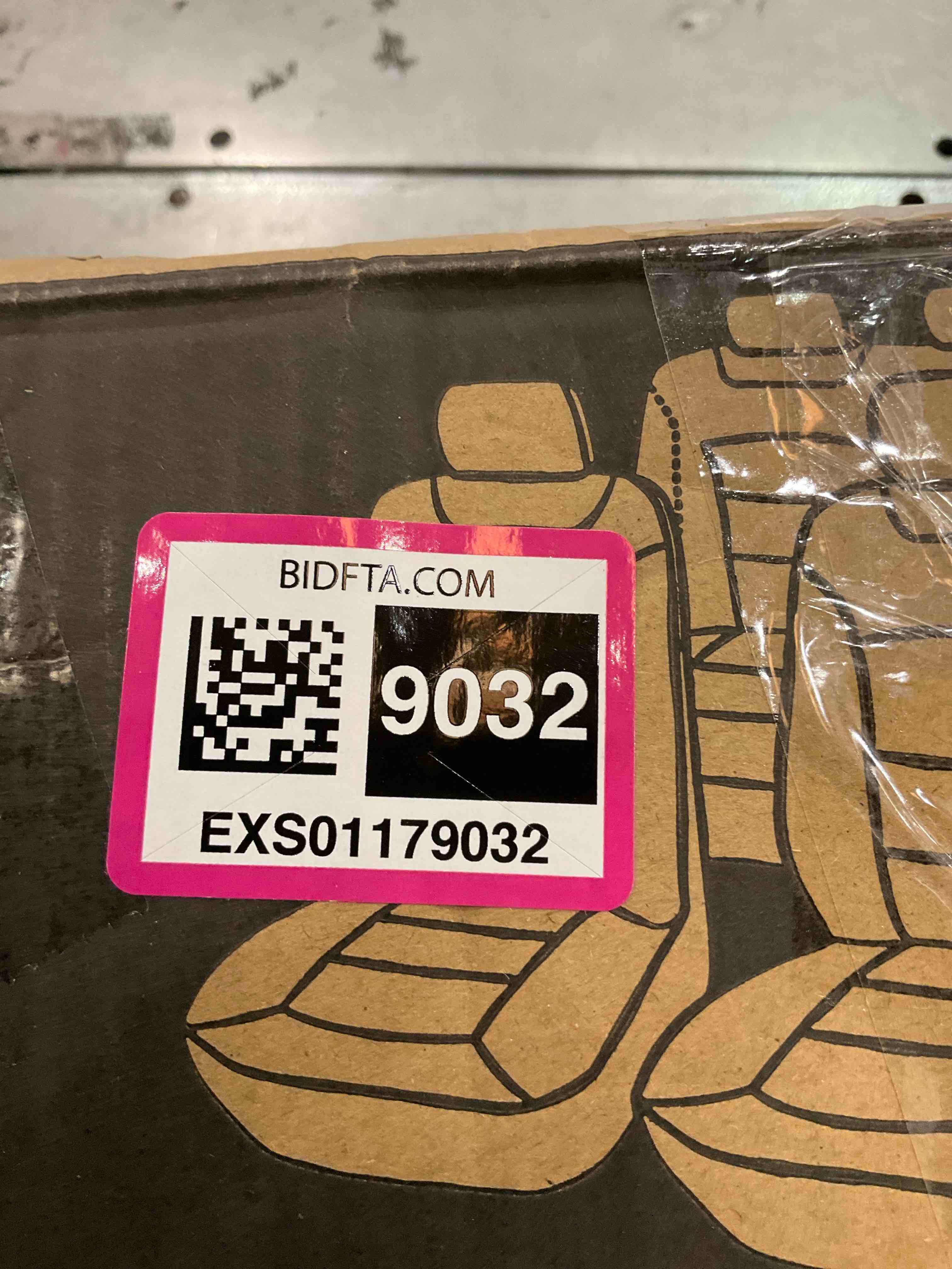 https://s3.amazonaws.com/lotting-images-prod/BargainHunt/EXS01179032_1708700481555.jpeg