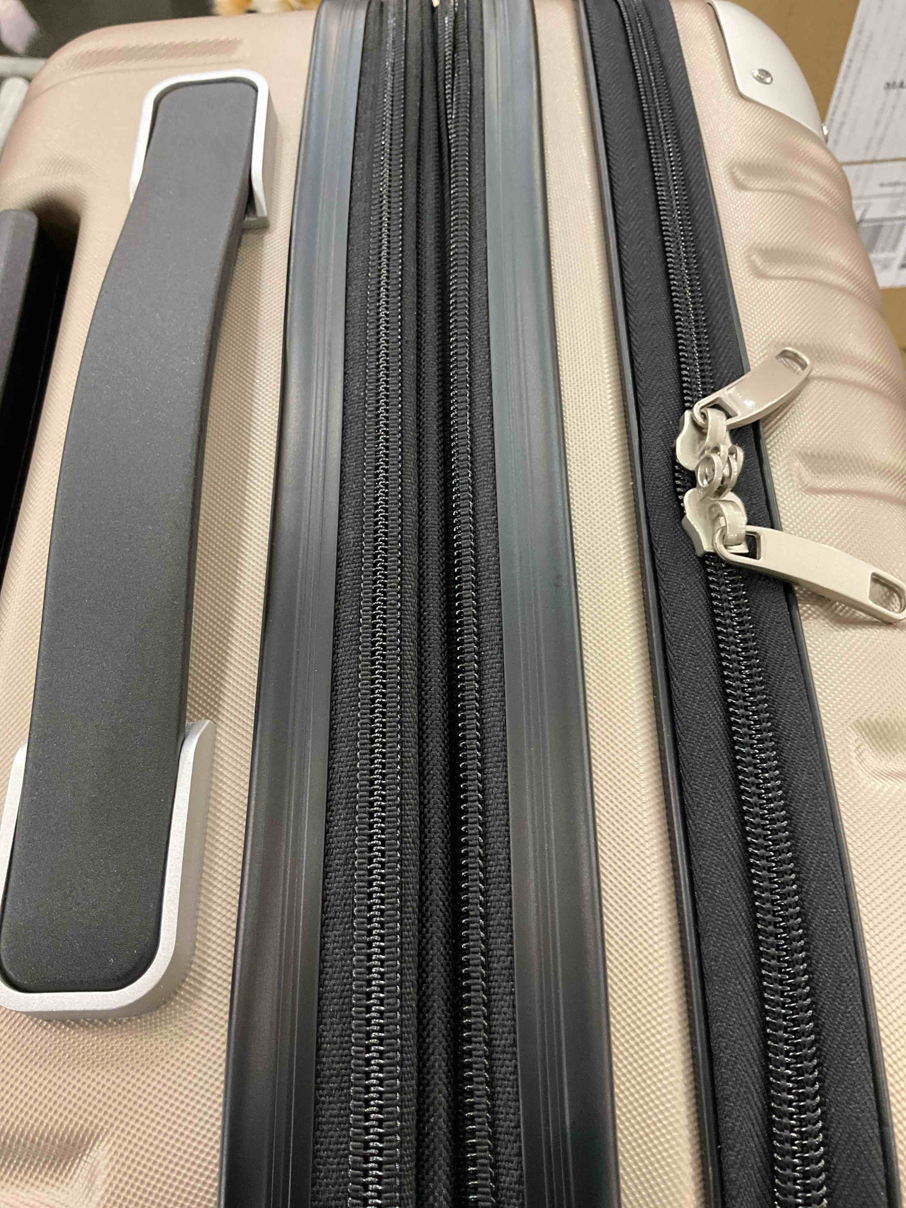 https://s3.amazonaws.com/lotting-images-prod/BargainHunt/EXS01179033_1708700886369.jpeg