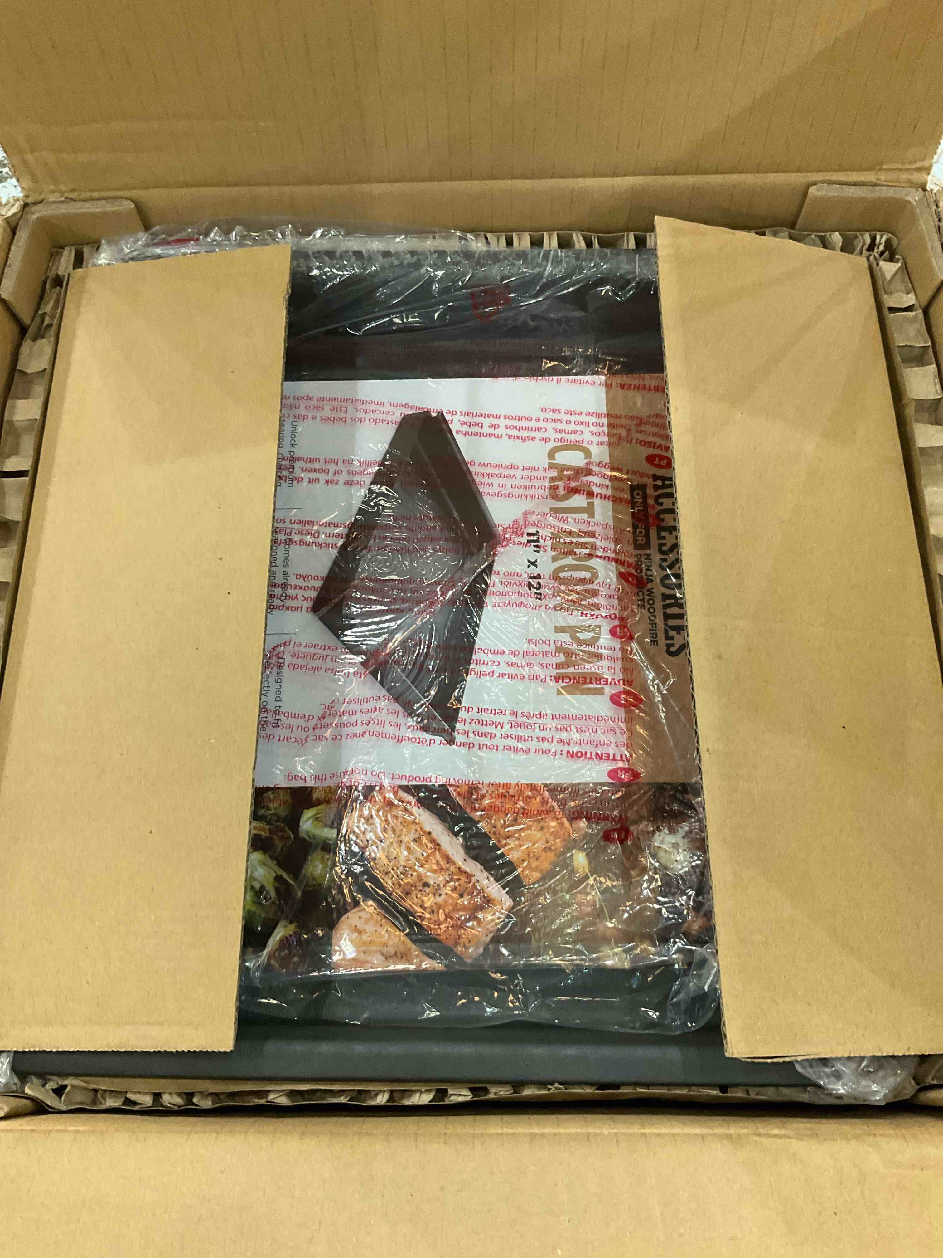 Ninja XSKOCTPN Woodfire Outdoor Cast Iron Pan, Pre-Seasoned, High Heat, Compatible Woodfire Outdoor Oven (OO100 Series), Cast Iron, Black, 12� x 12�