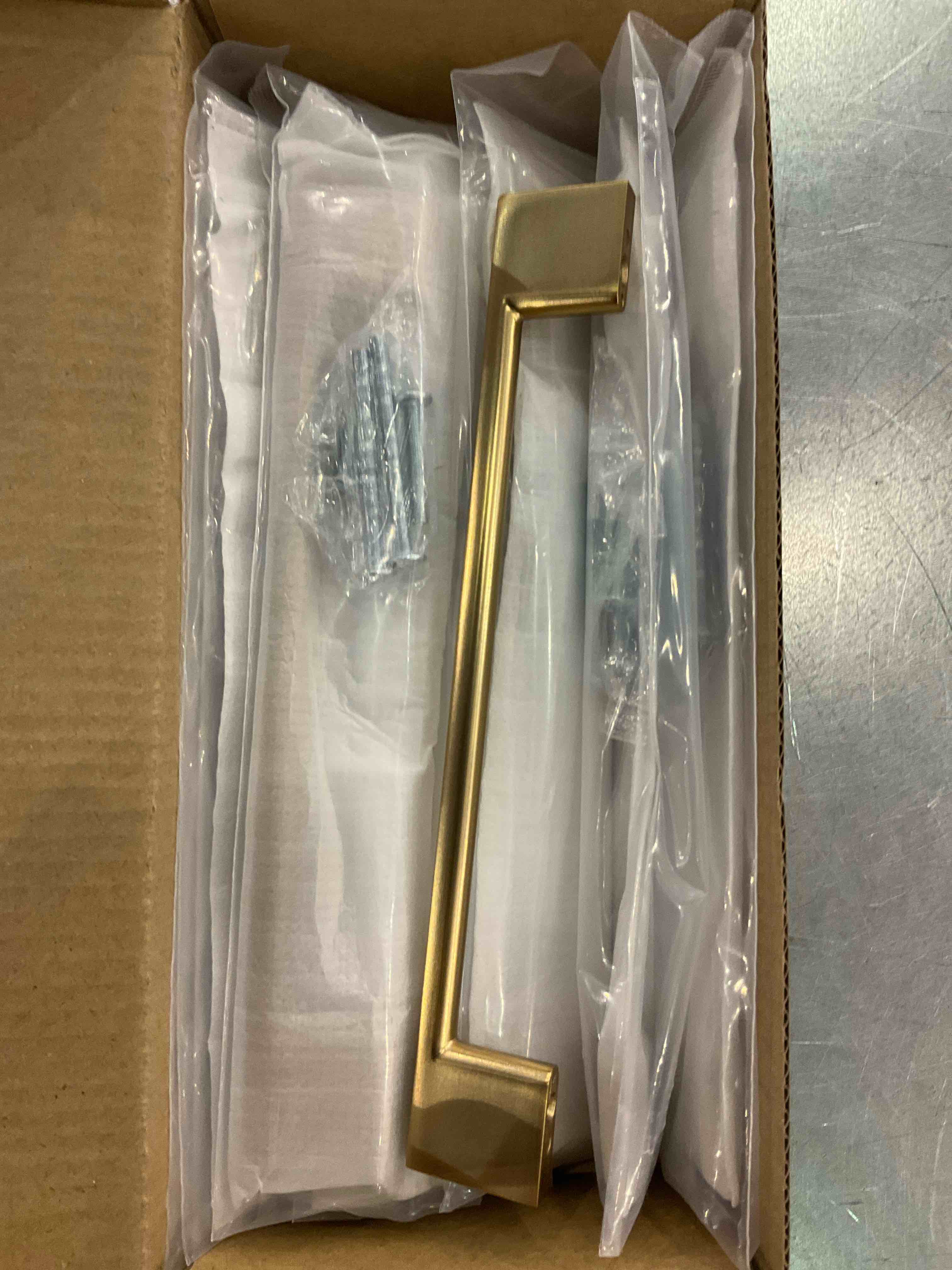 https://s3.amazonaws.com/lotting-images-prod/BargainHunt/EXS01179263_1709036186973.jpeg