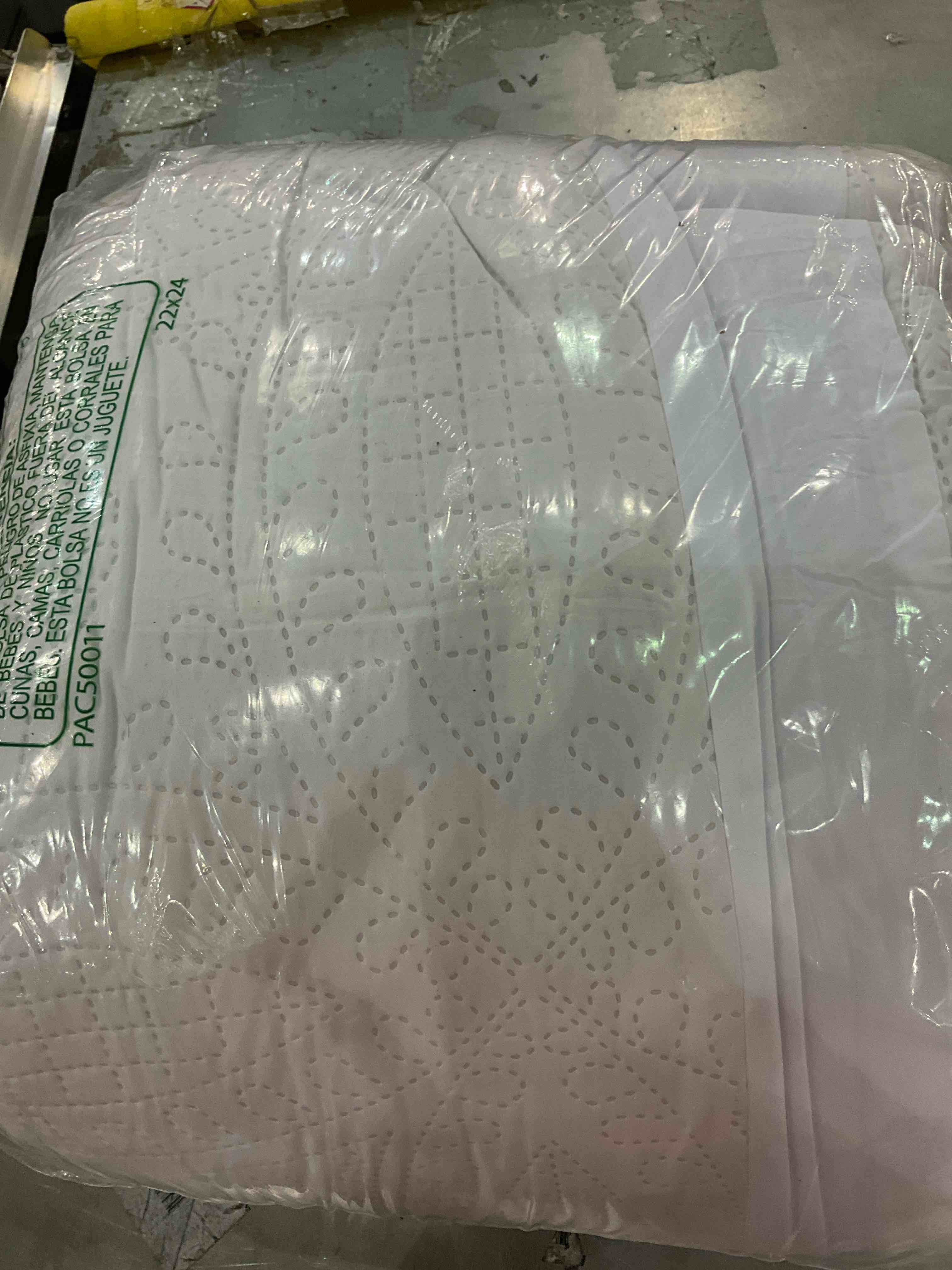 https://s3.amazonaws.com/lotting-images-prod/BargainHunt/EXS01179358_1709057185451.jpeg