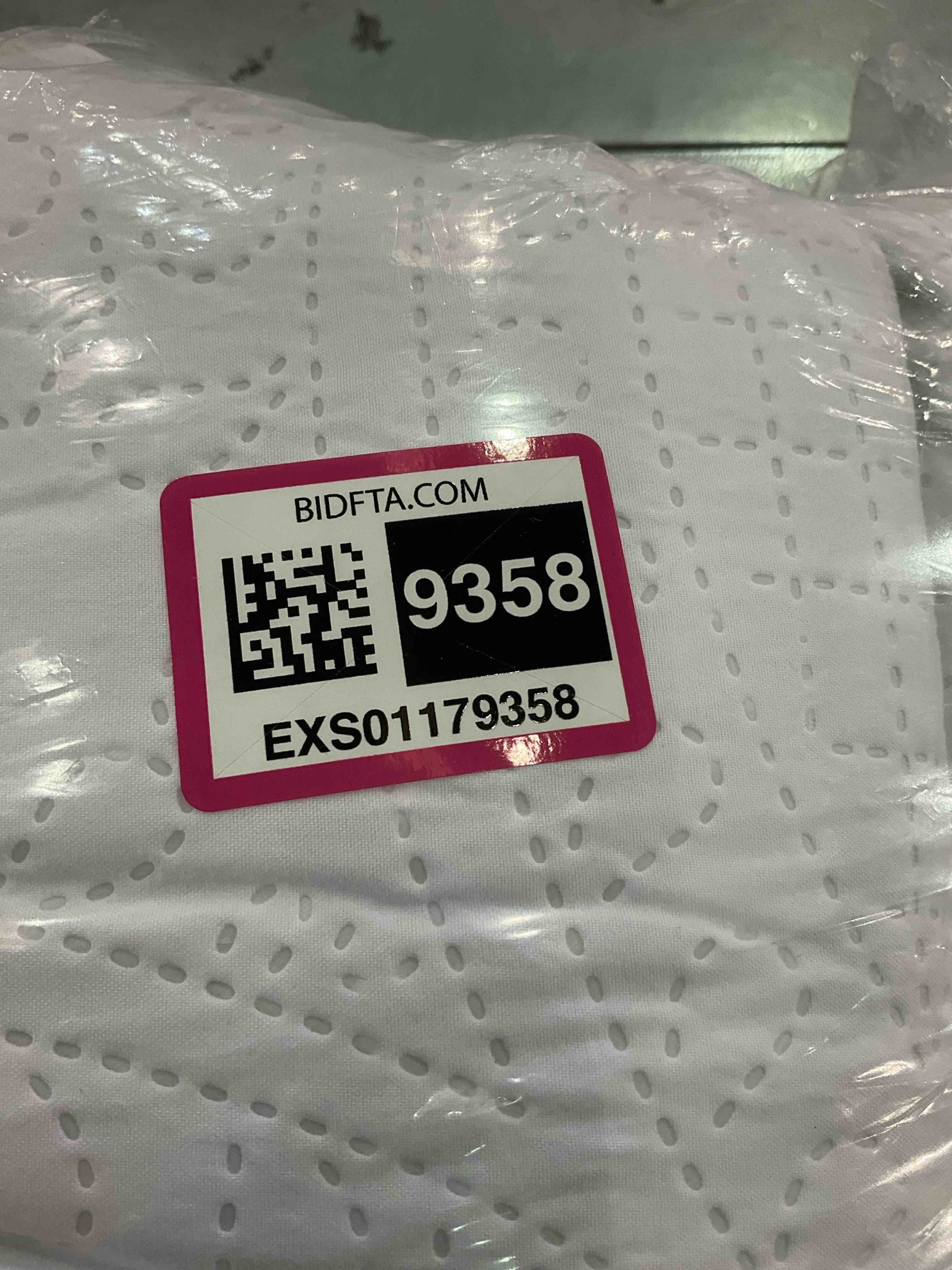 https://s3.amazonaws.com/lotting-images-prod/BargainHunt/EXS01179358_1709057200617.jpeg
