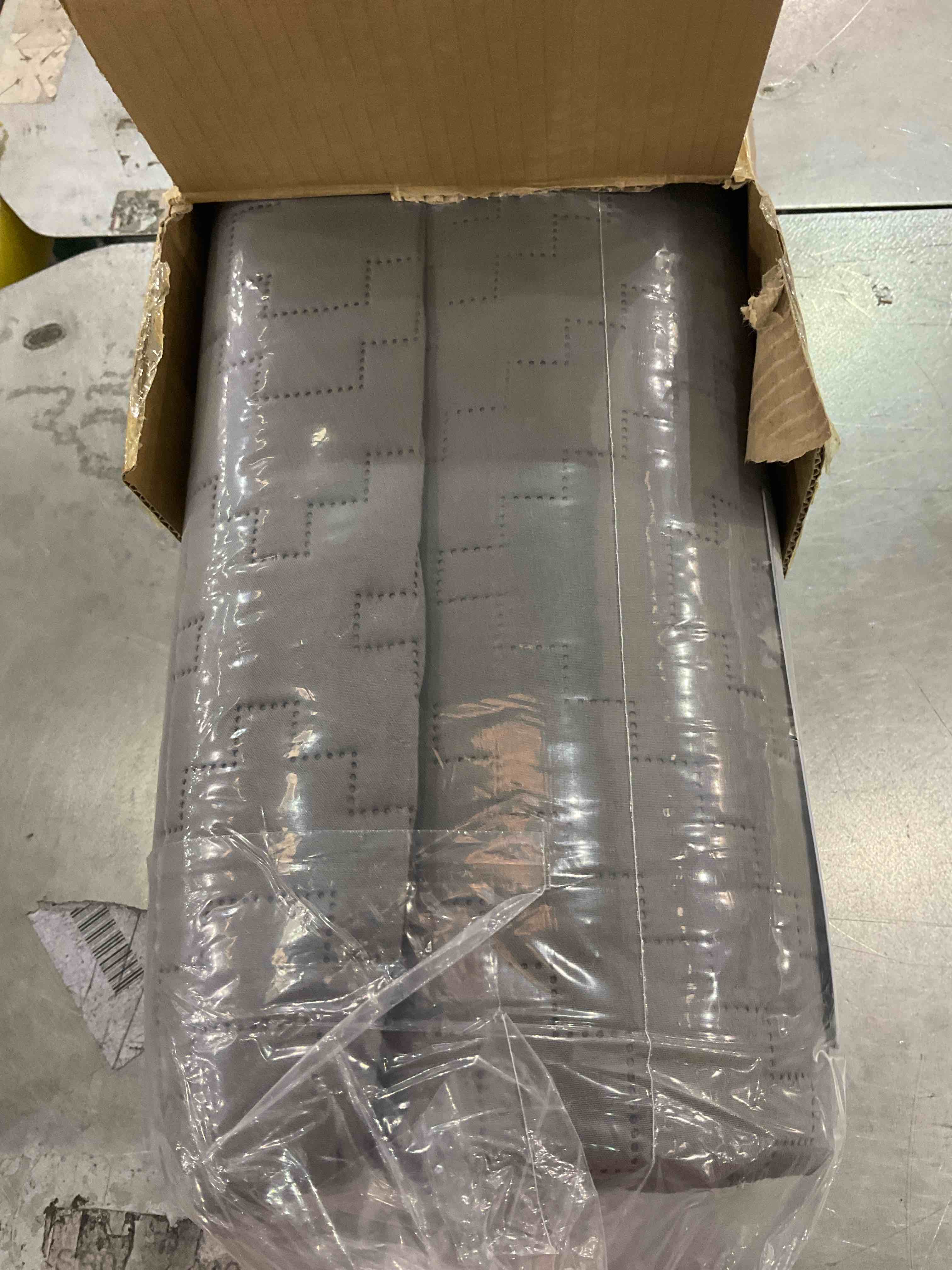 https://s3.amazonaws.com/lotting-images-prod/BargainHunt/EXS01179371_1709059106843.jpeg