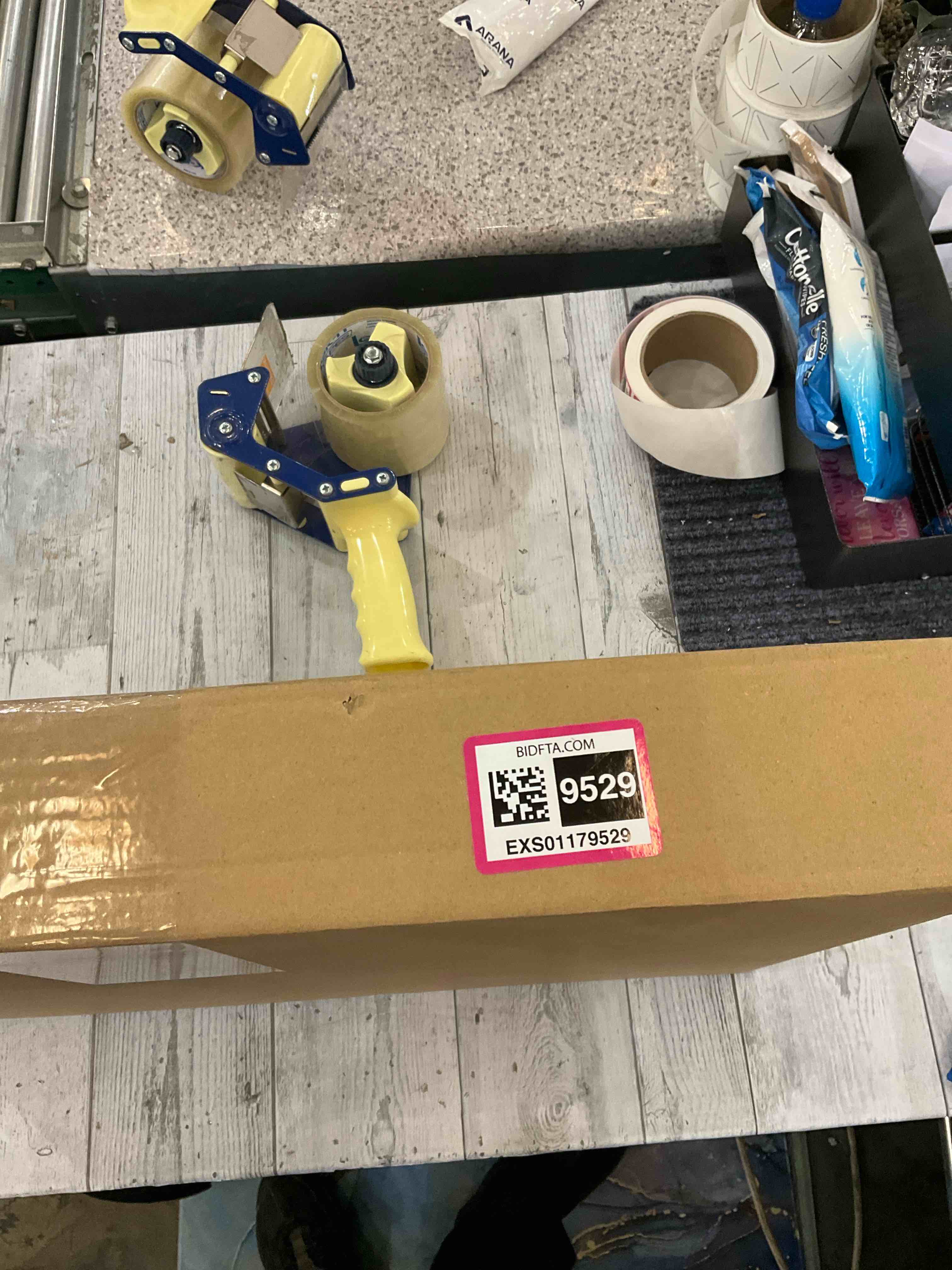 https://s3.amazonaws.com/lotting-images-prod/BargainHunt/EXS01179529_1708020217237.jpeg