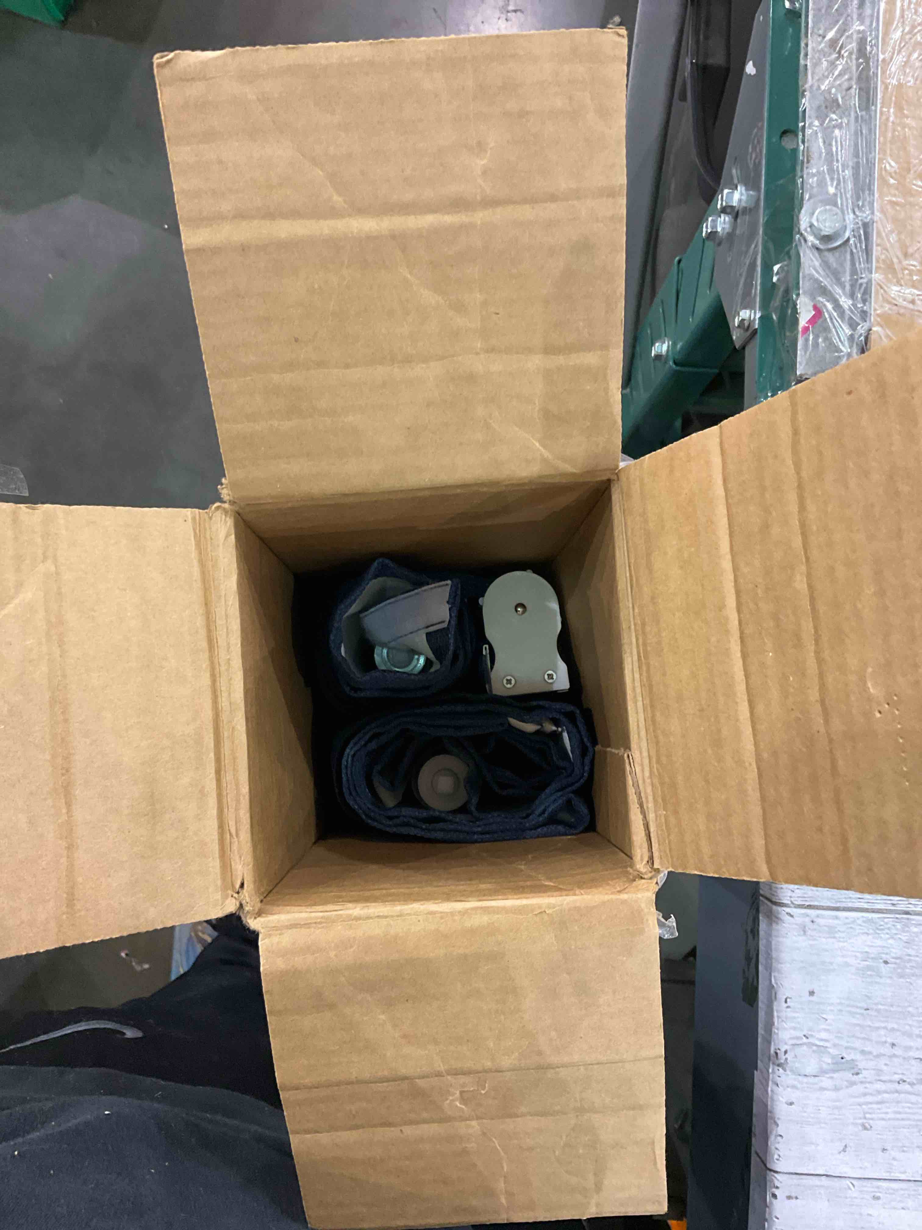 https://s3.amazonaws.com/lotting-images-prod/BargainHunt/EXS01179565_1708088453095.jpeg