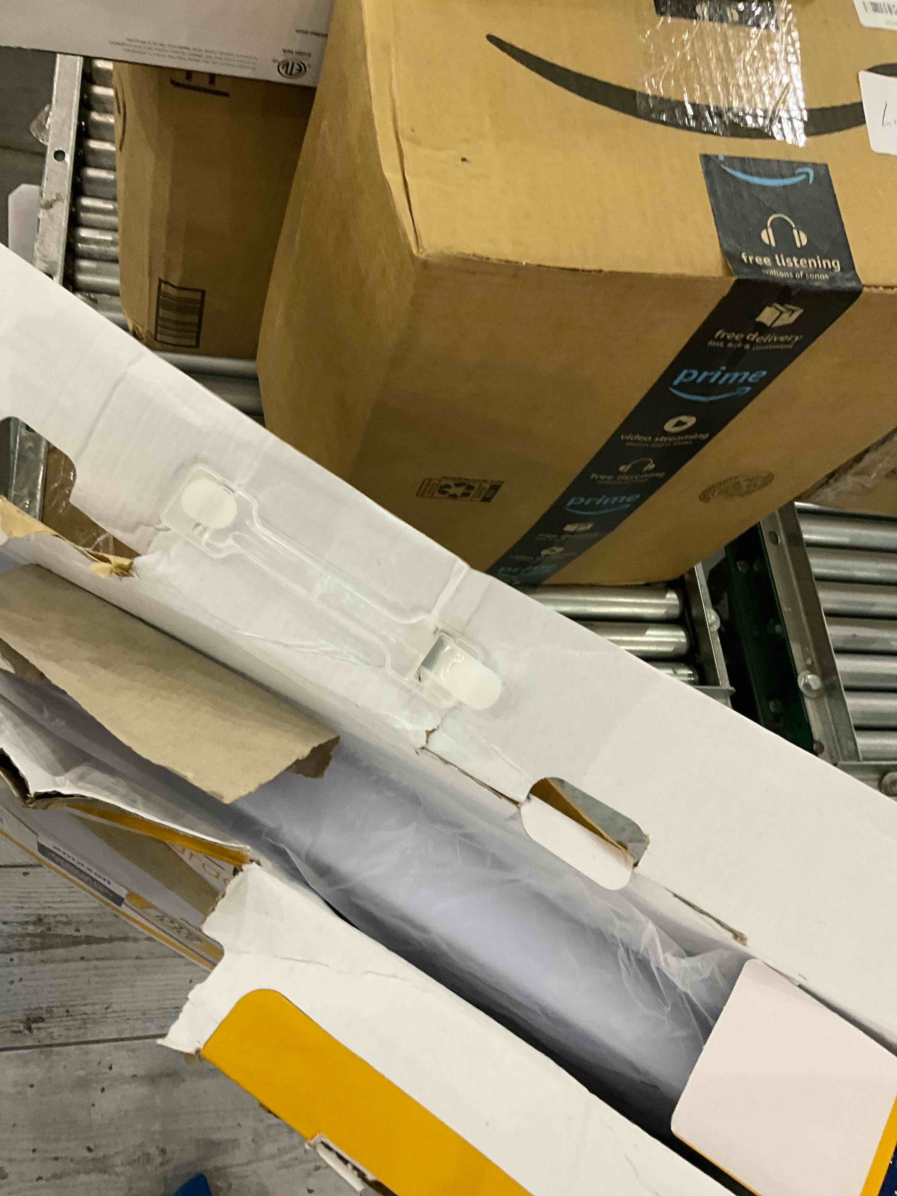 https://s3.amazonaws.com/lotting-images-prod/BargainHunt/EXS01179577_1708090709834.jpeg