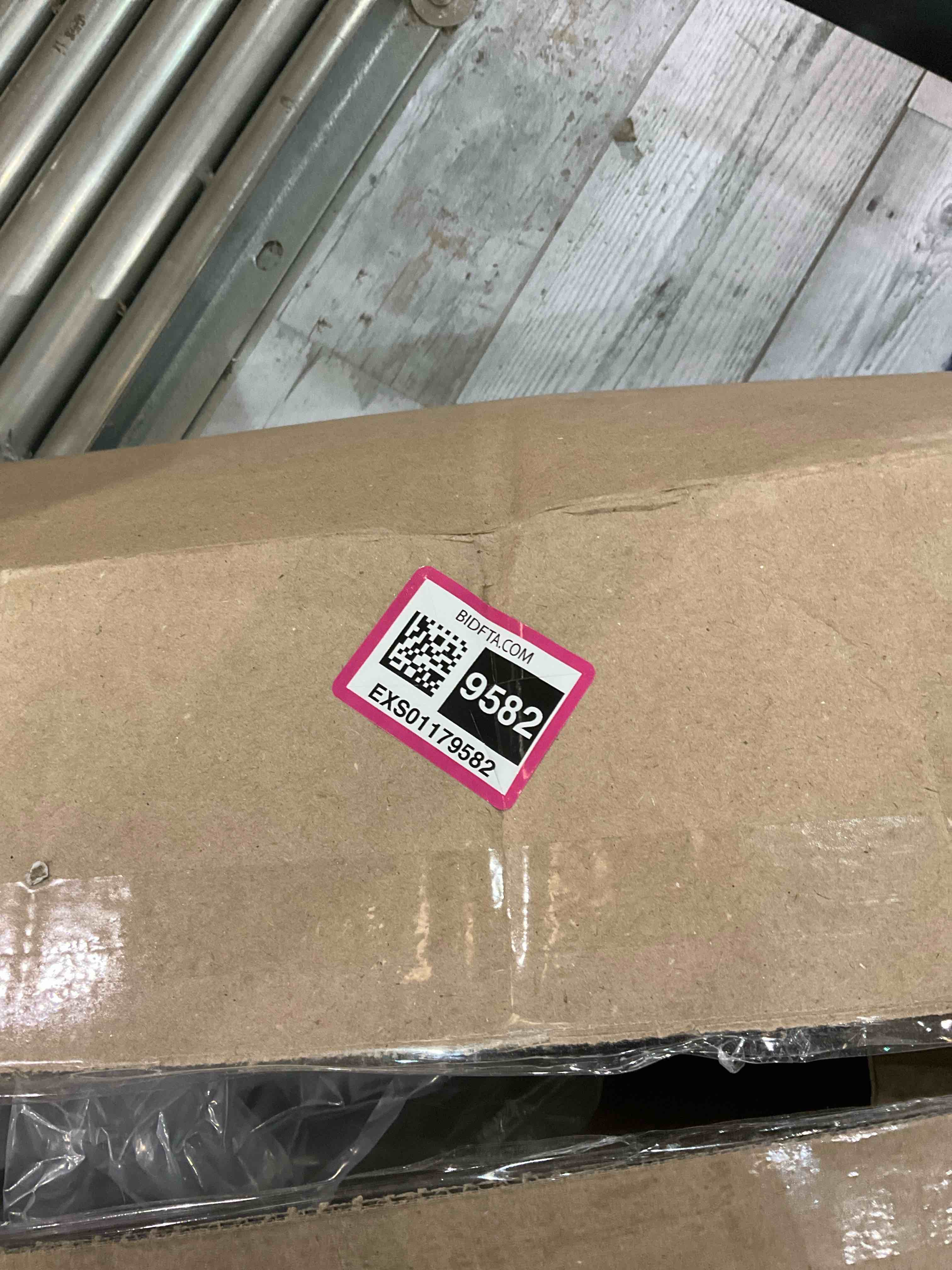 https://s3.amazonaws.com/lotting-images-prod/BargainHunt/EXS01179582_1708094016970.jpeg
