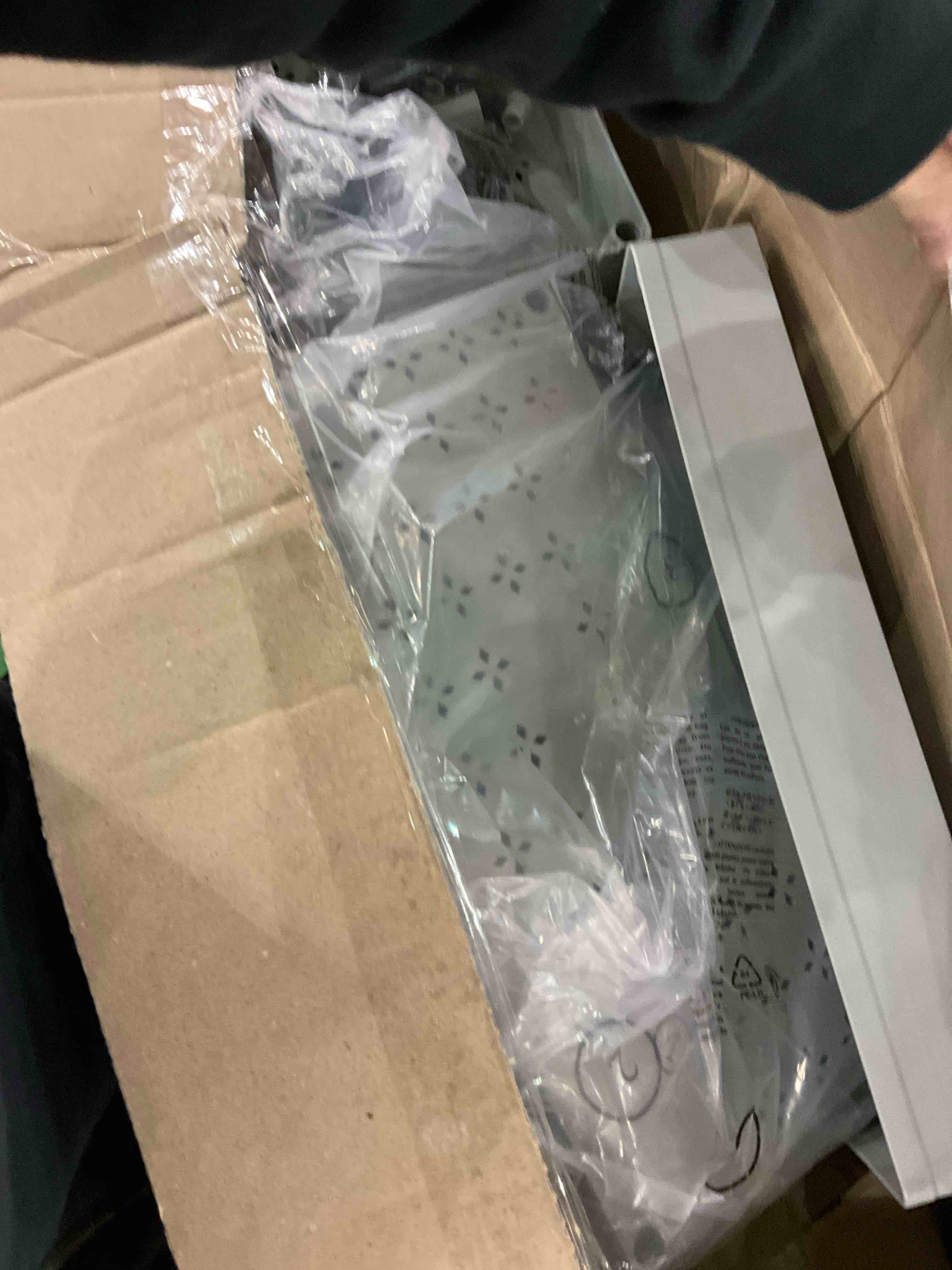 https://s3.amazonaws.com/lotting-images-prod/BargainHunt/EXS01179582_1708094019977.jpeg