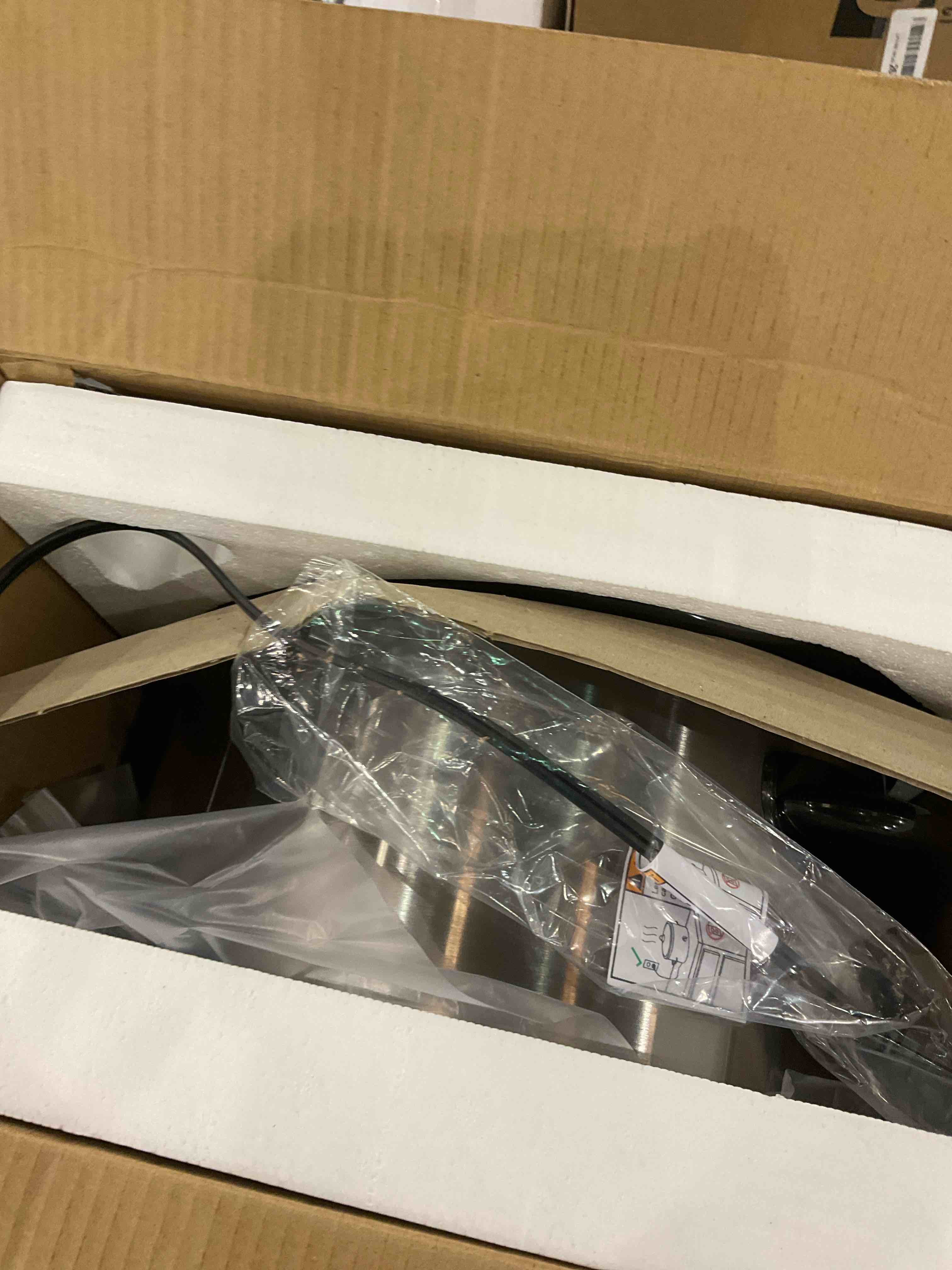 https://s3.amazonaws.com/lotting-images-prod/BargainHunt/EXS01179611_1708097784186.jpeg