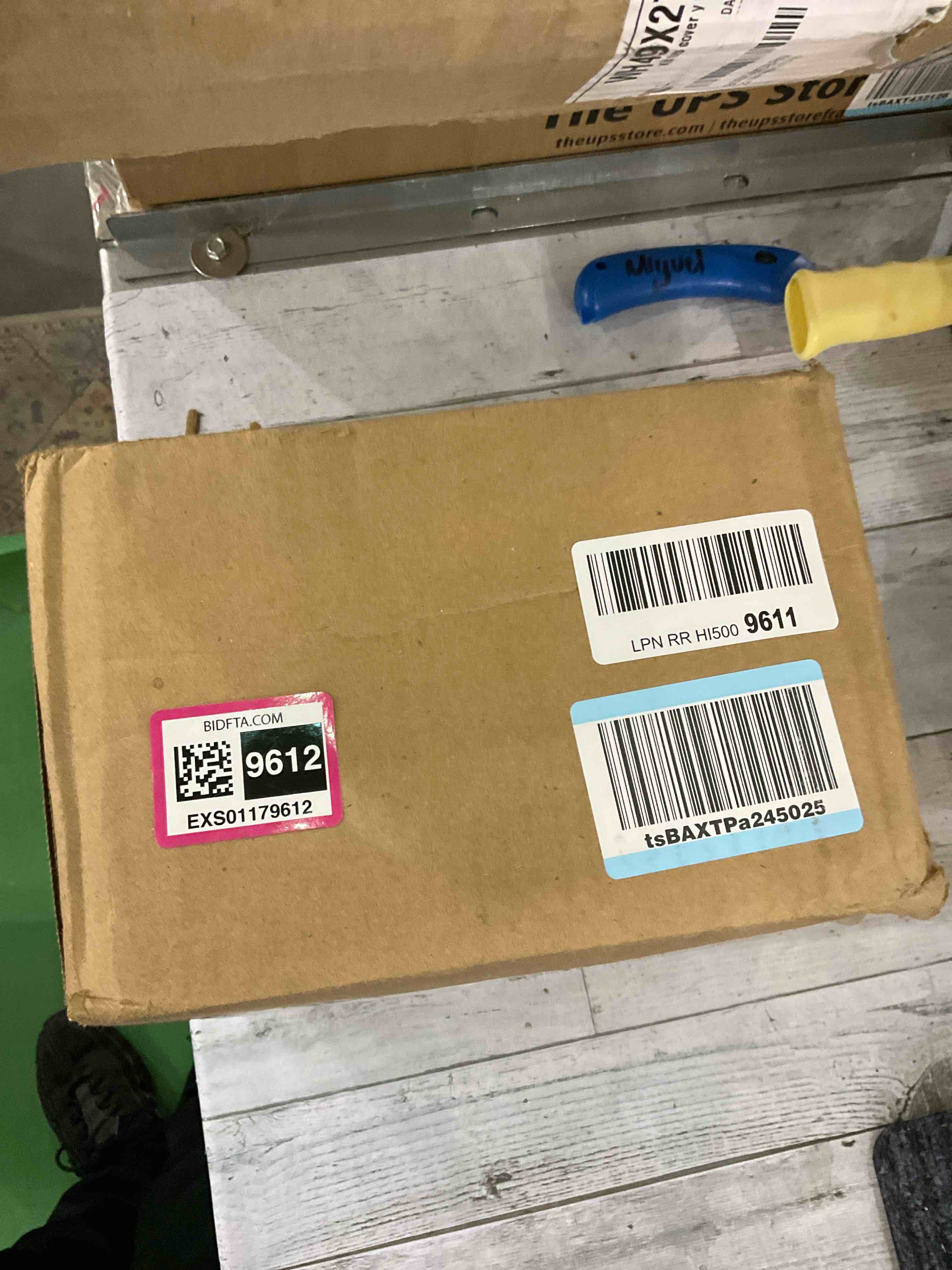 https://s3.amazonaws.com/lotting-images-prod/BargainHunt/EXS01179612_1708098449047.jpeg