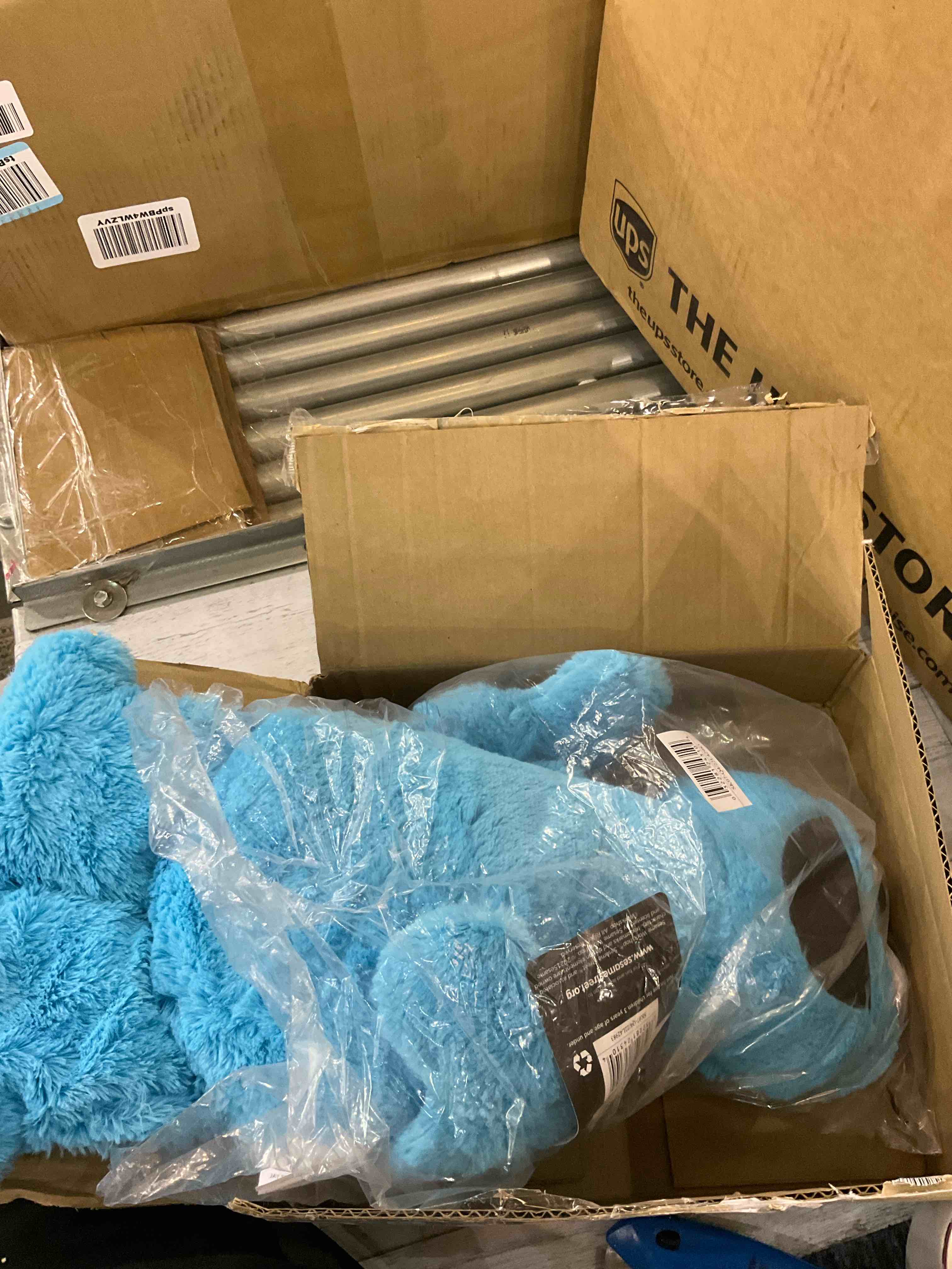 https://s3.amazonaws.com/lotting-images-prod/BargainHunt/EXS01179628_1708101137729.jpeg