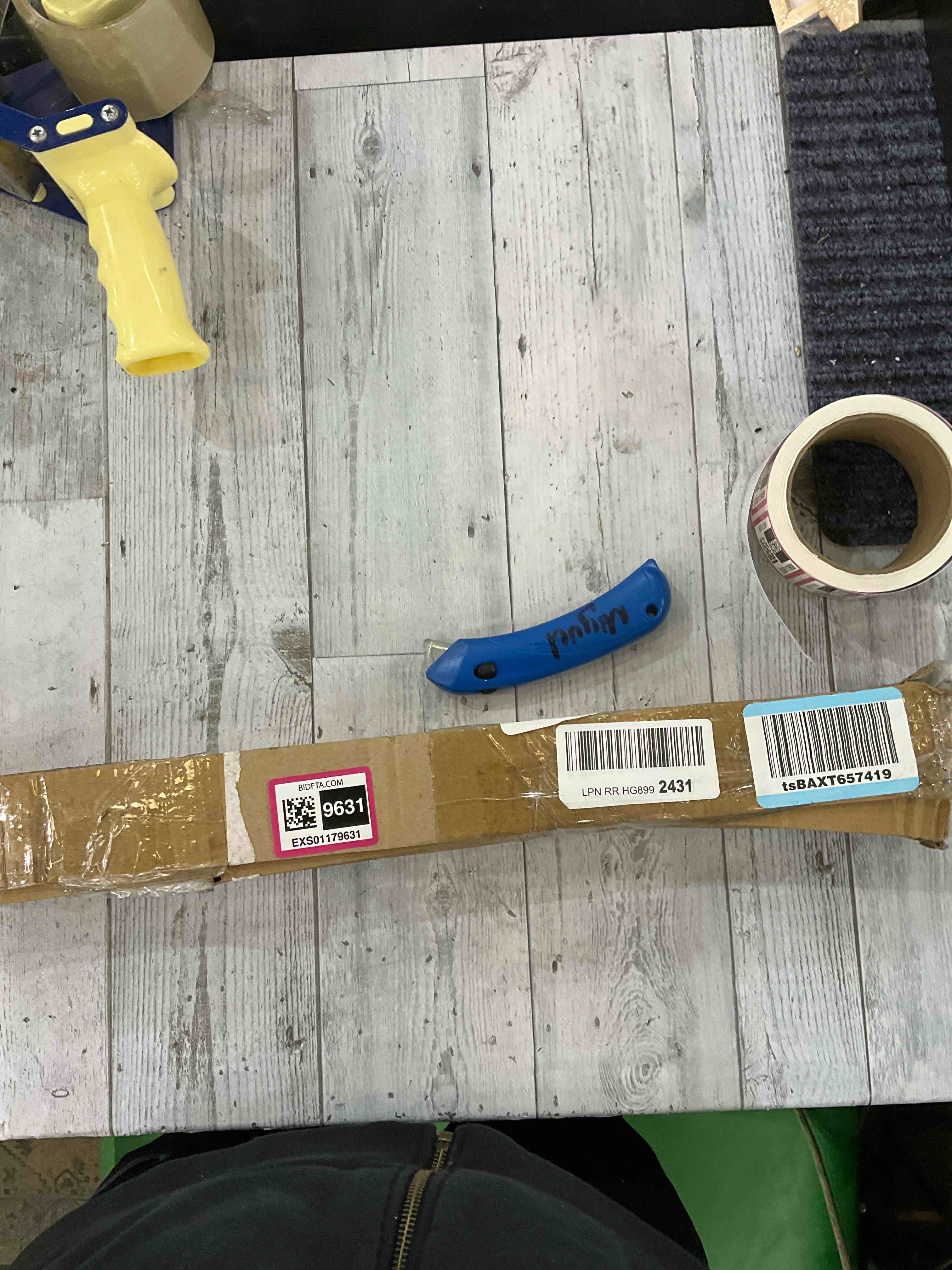 https://s3.amazonaws.com/lotting-images-prod/BargainHunt/EXS01179631_1708101674048.jpeg