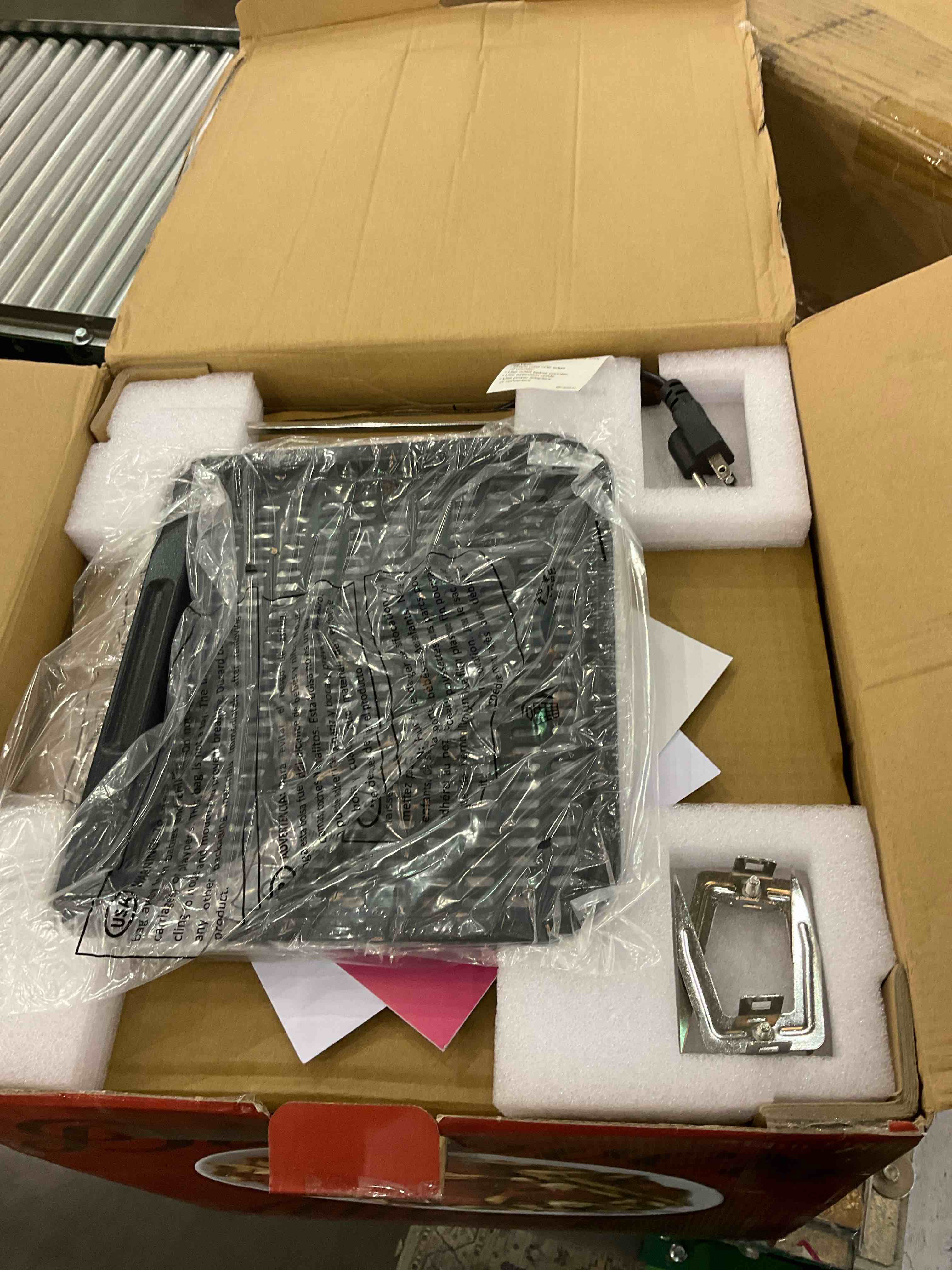 https://s3.amazonaws.com/lotting-images-prod/BargainHunt/EXS01179646_1708107864770.jpeg