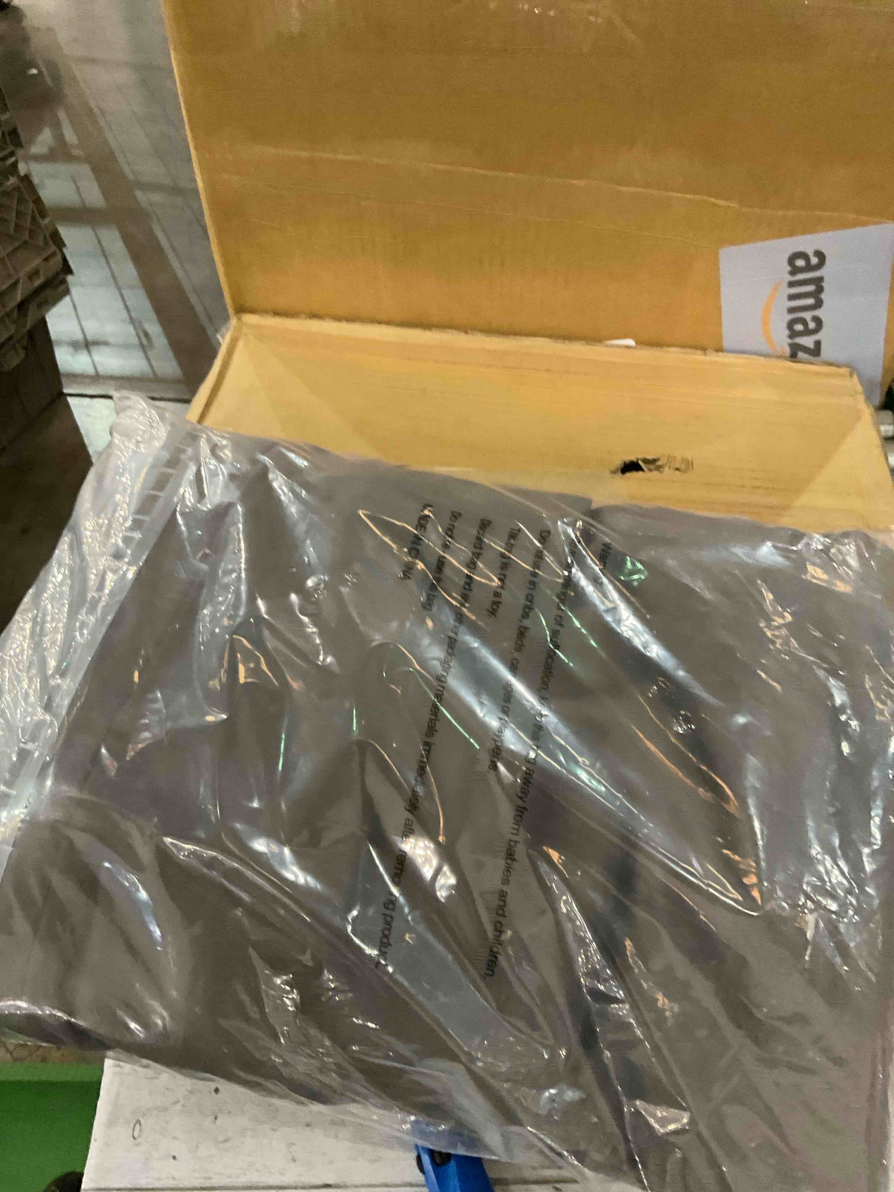 https://s3.amazonaws.com/lotting-images-prod/BargainHunt/EXS01179655_1708109317682.jpeg