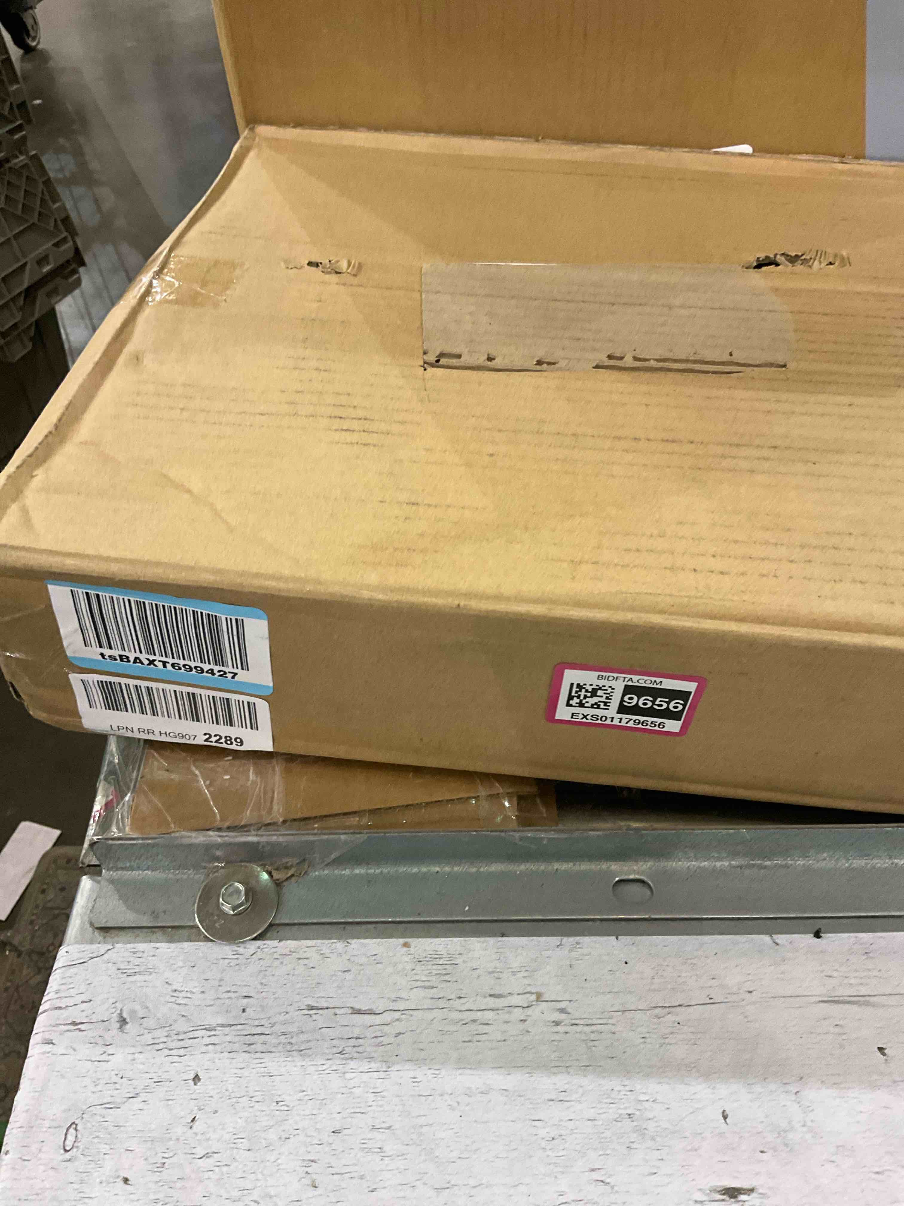 https://s3.amazonaws.com/lotting-images-prod/BargainHunt/EXS01179656_1708109363580.jpeg