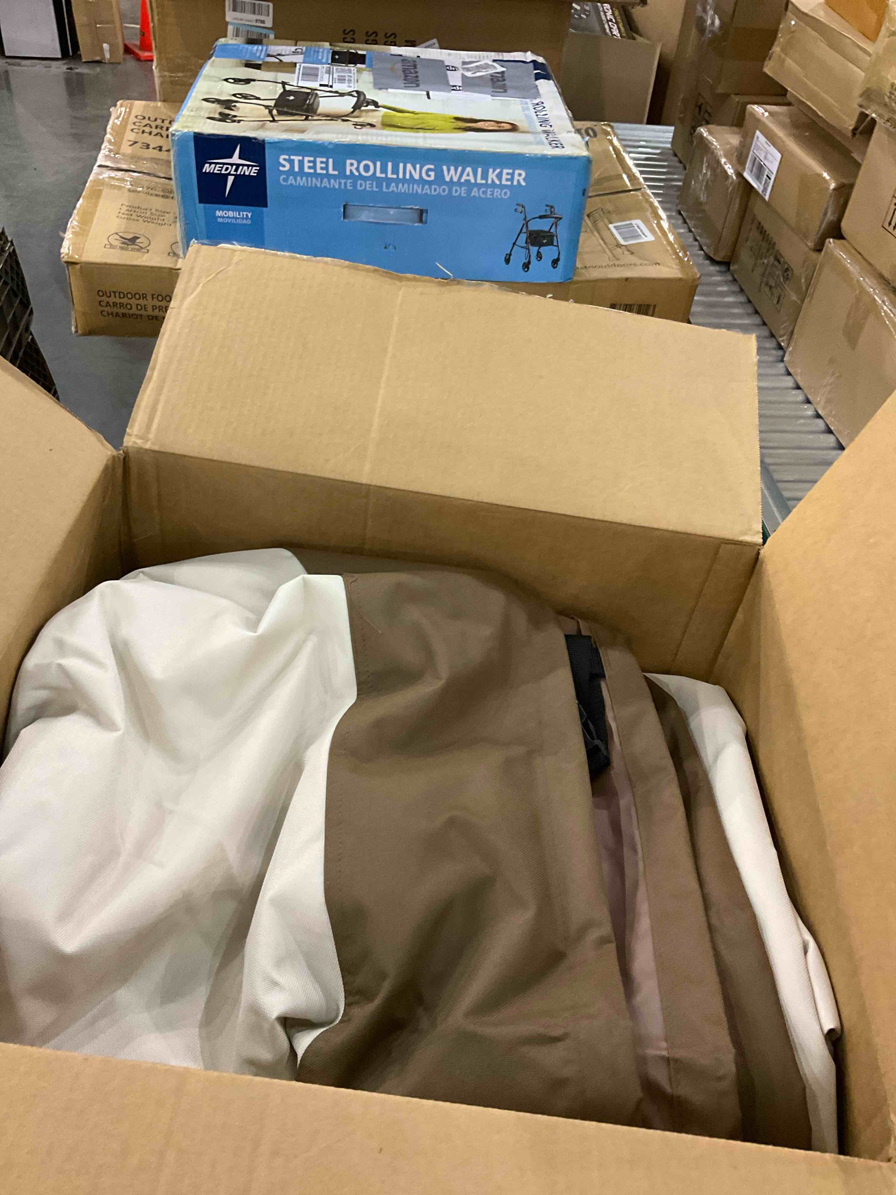 Amazon Basics Rectangular / Oval Table and Chair Set Outdoor Patio Furniture Cover, X Large