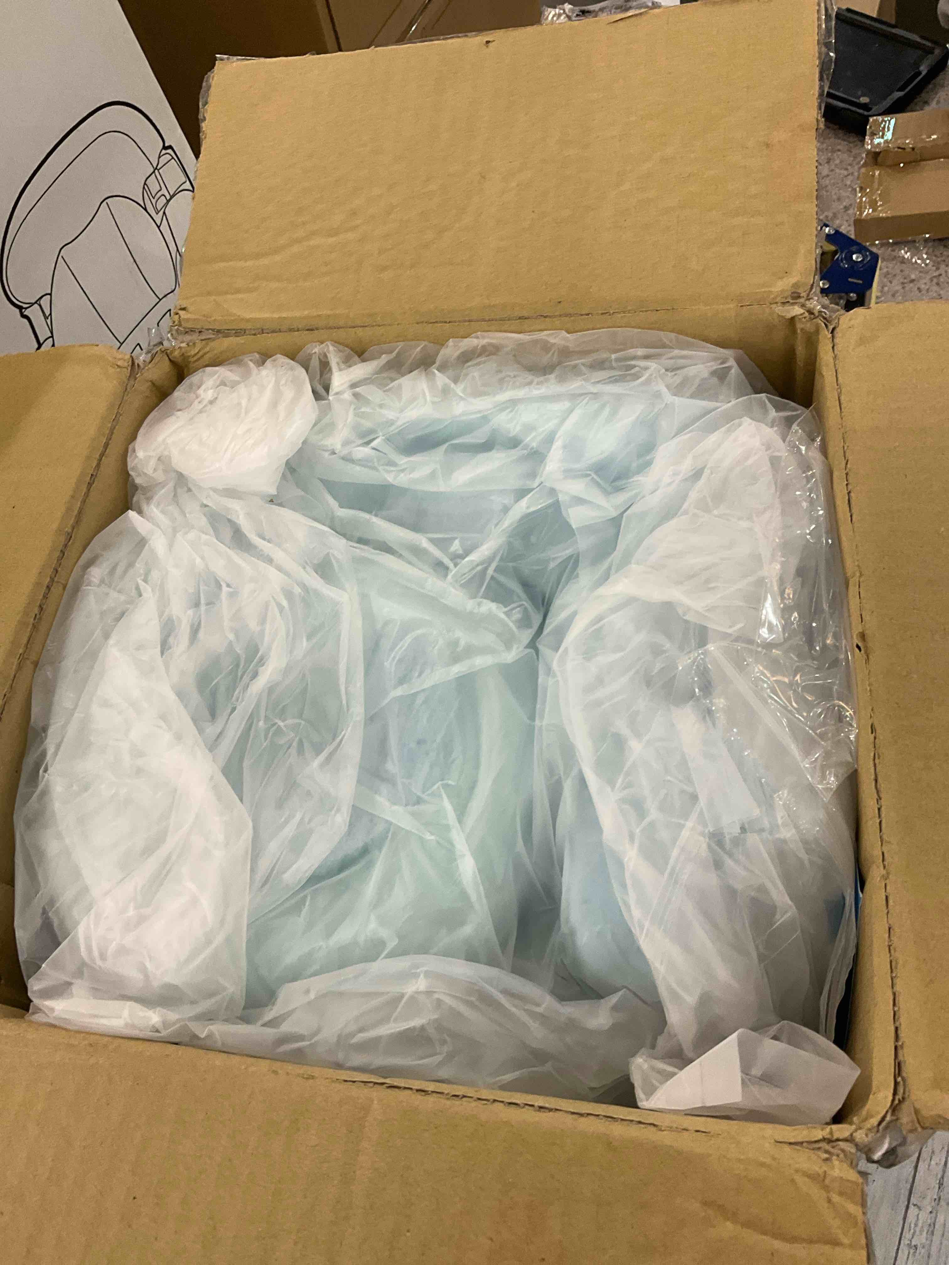 https://s3.amazonaws.com/lotting-images-prod/BargainHunt/EXS01179716_1708357778684.jpeg