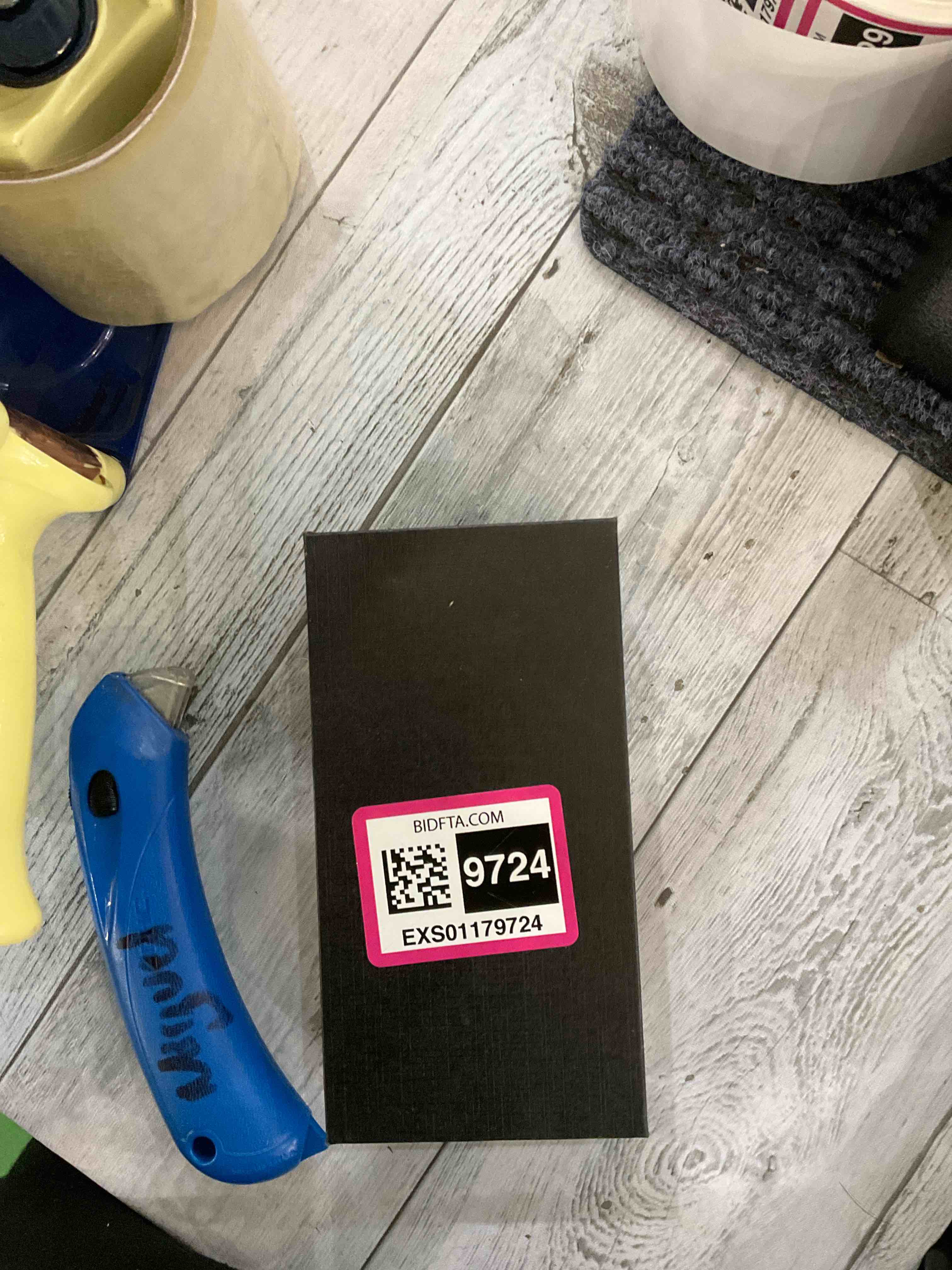 https://s3.amazonaws.com/lotting-images-prod/BargainHunt/EXS01179724_1708359415578.jpeg