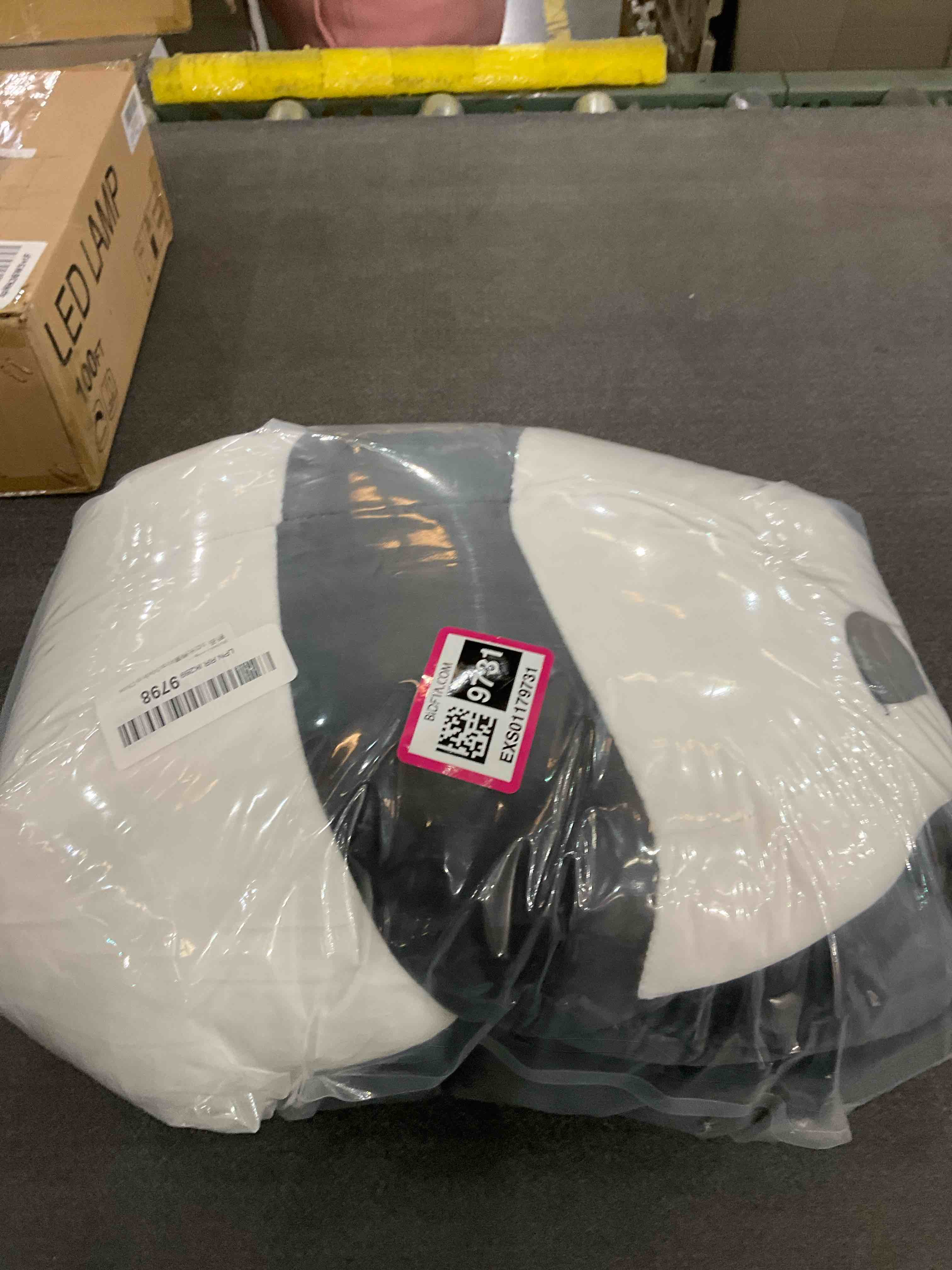 https://s3.amazonaws.com/lotting-images-prod/BargainHunt/EXS01179731_1708360737112.jpeg