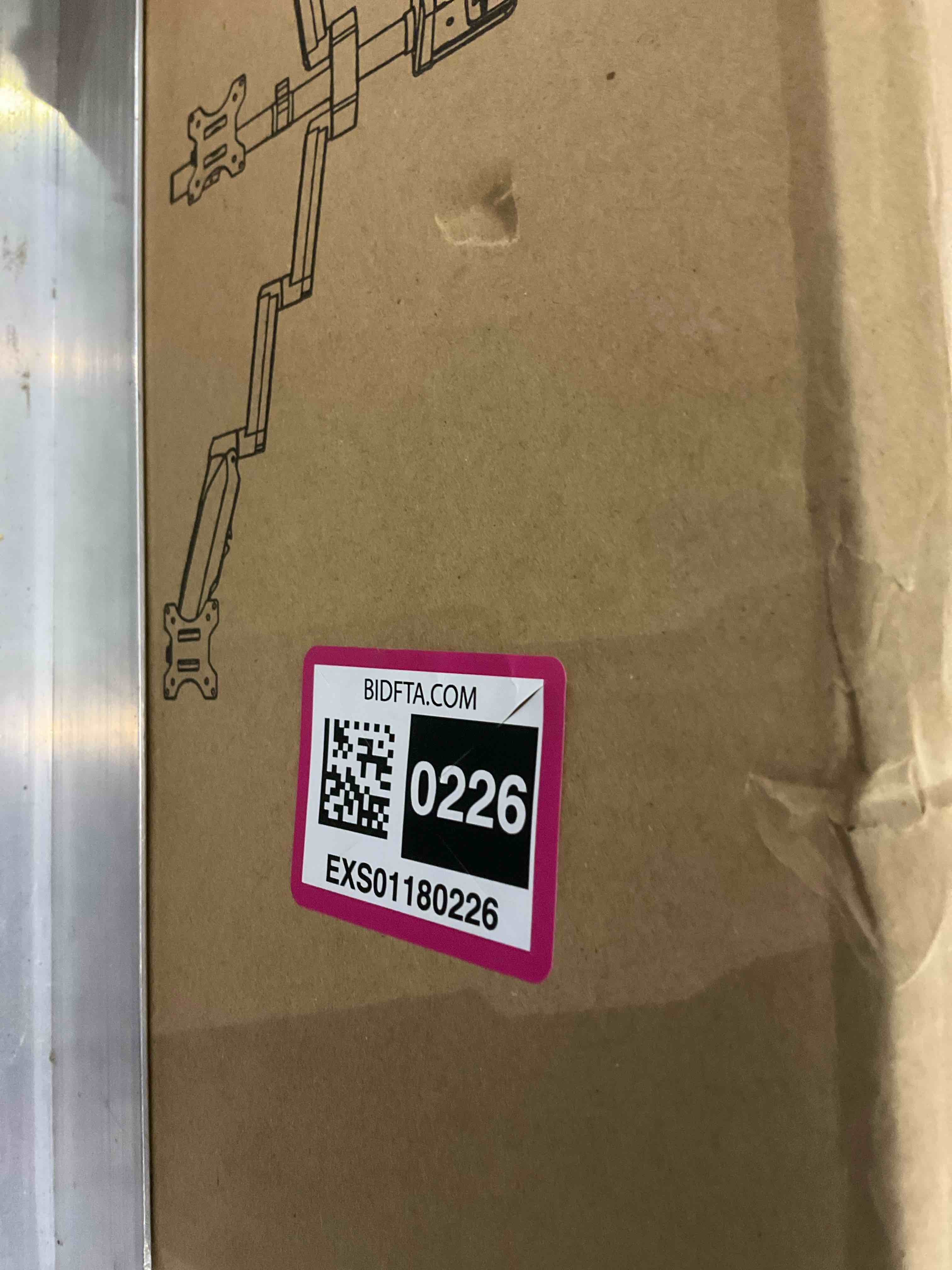 https://s3.amazonaws.com/lotting-images-prod/BargainHunt/EXS01180226_1711465648095.jpeg