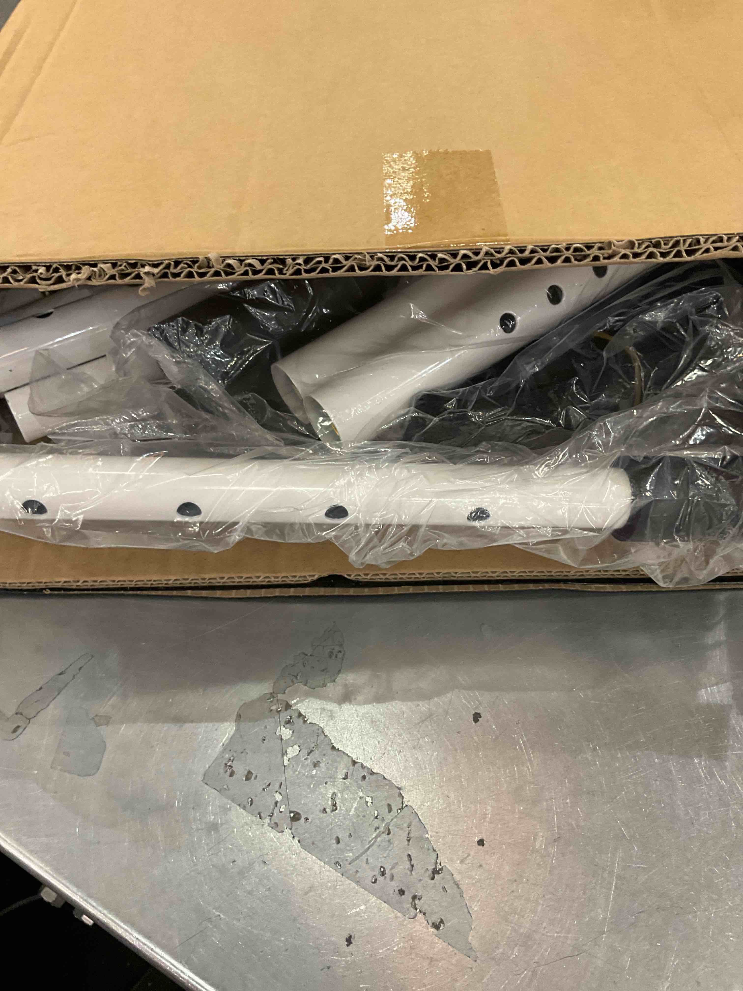 https://s3.amazonaws.com/lotting-images-prod/BargainHunt/EXS01180644_1710257257672.jpeg