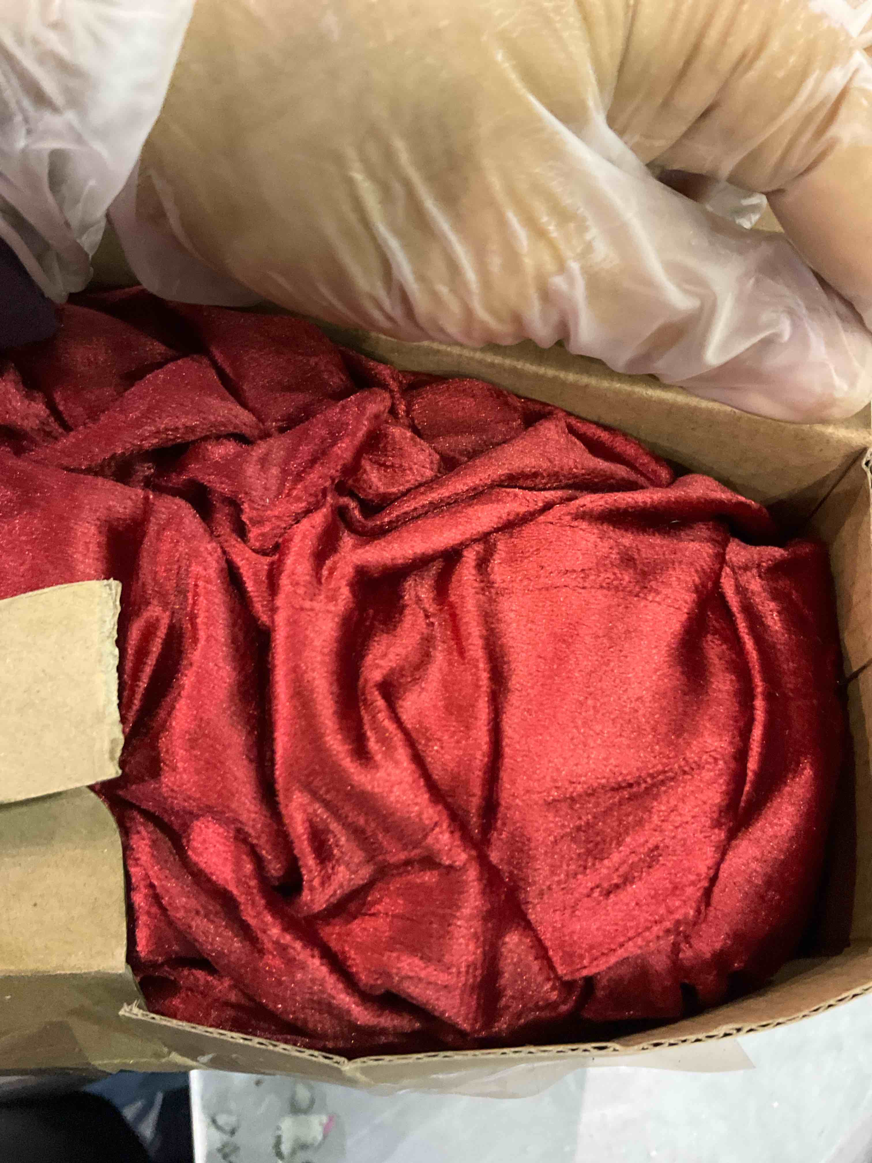https://s3.amazonaws.com/lotting-images-prod/BargainHunt/EXS01181171_1711462267892.jpeg