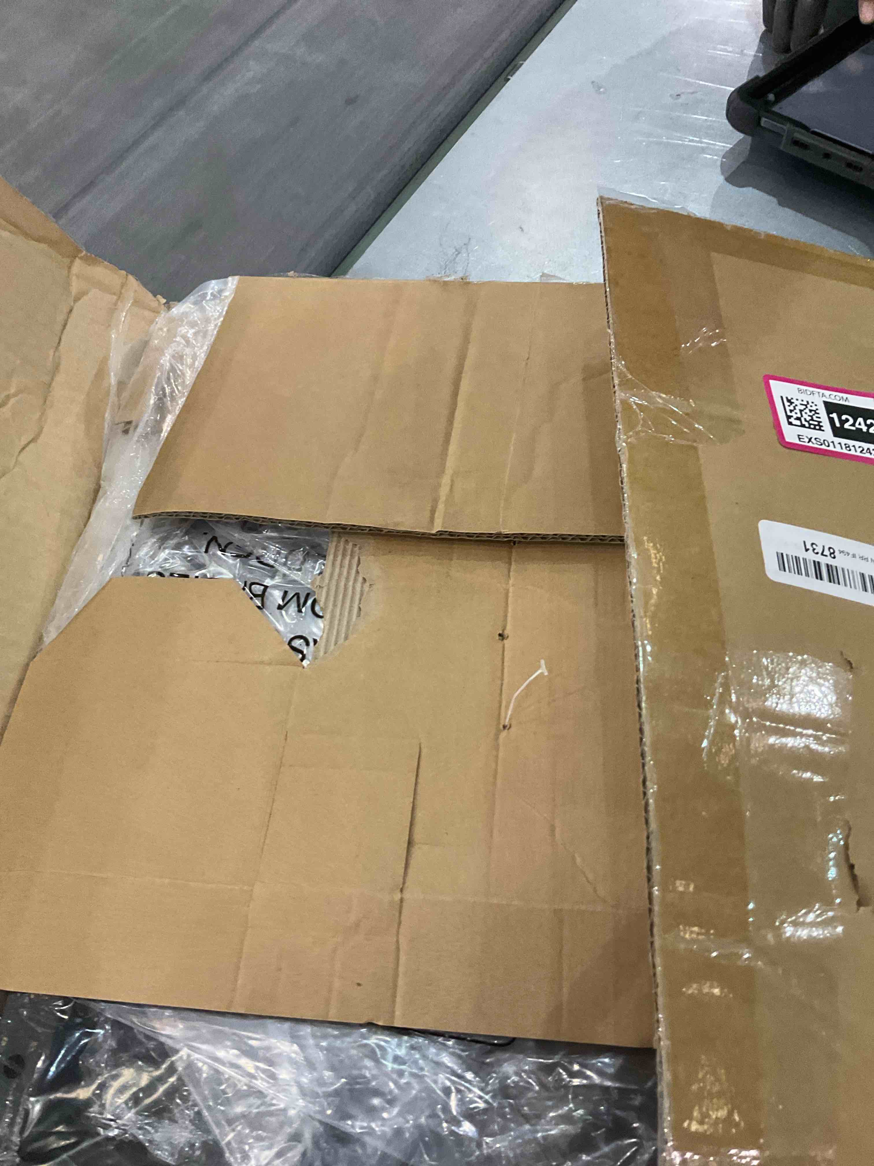 https://s3.amazonaws.com/lotting-images-prod/BargainHunt/EXS01181242_1711547050646.jpeg