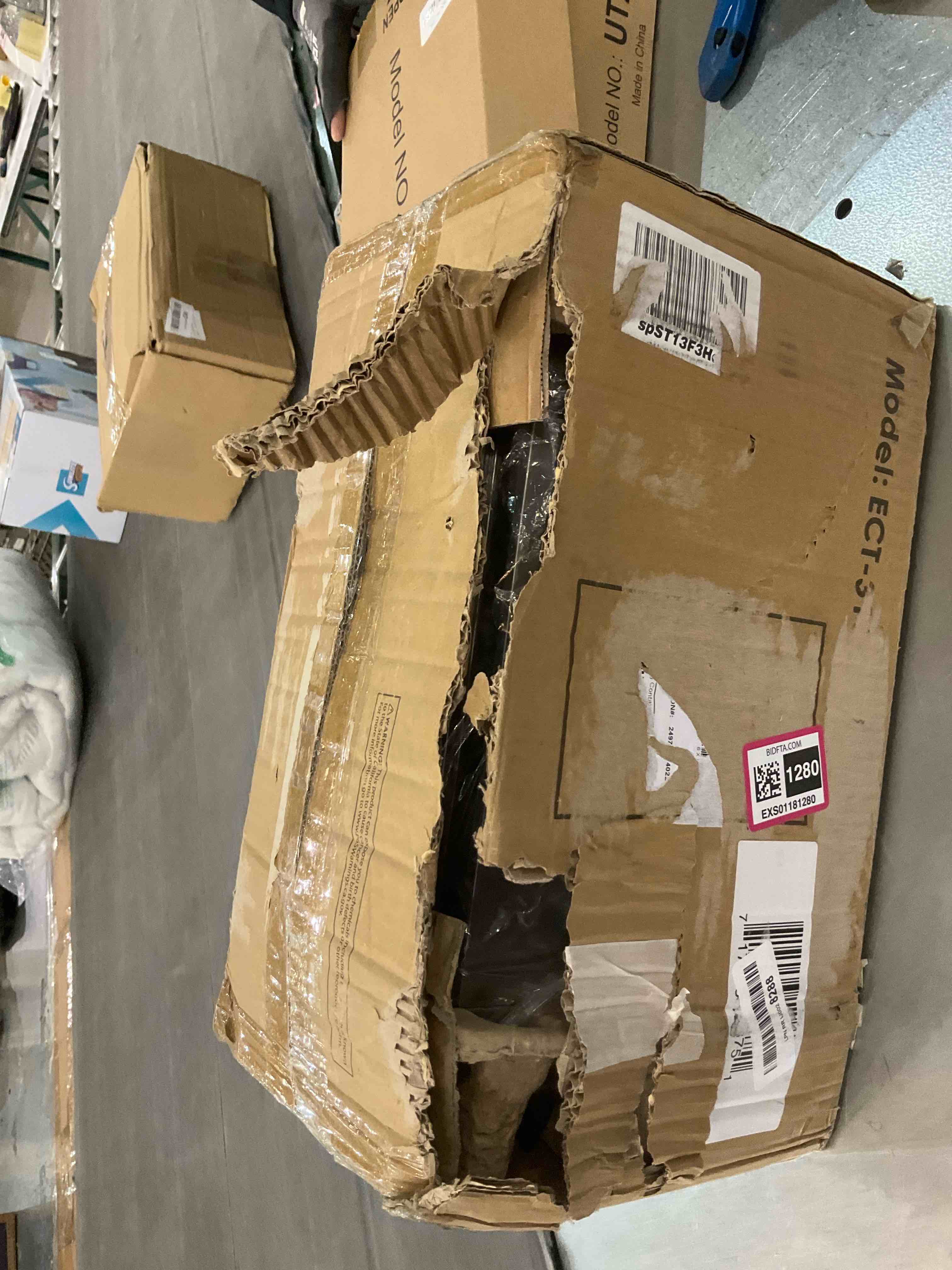 https://s3.amazonaws.com/lotting-images-prod/BargainHunt/EXS01181280_1711552782590.jpeg