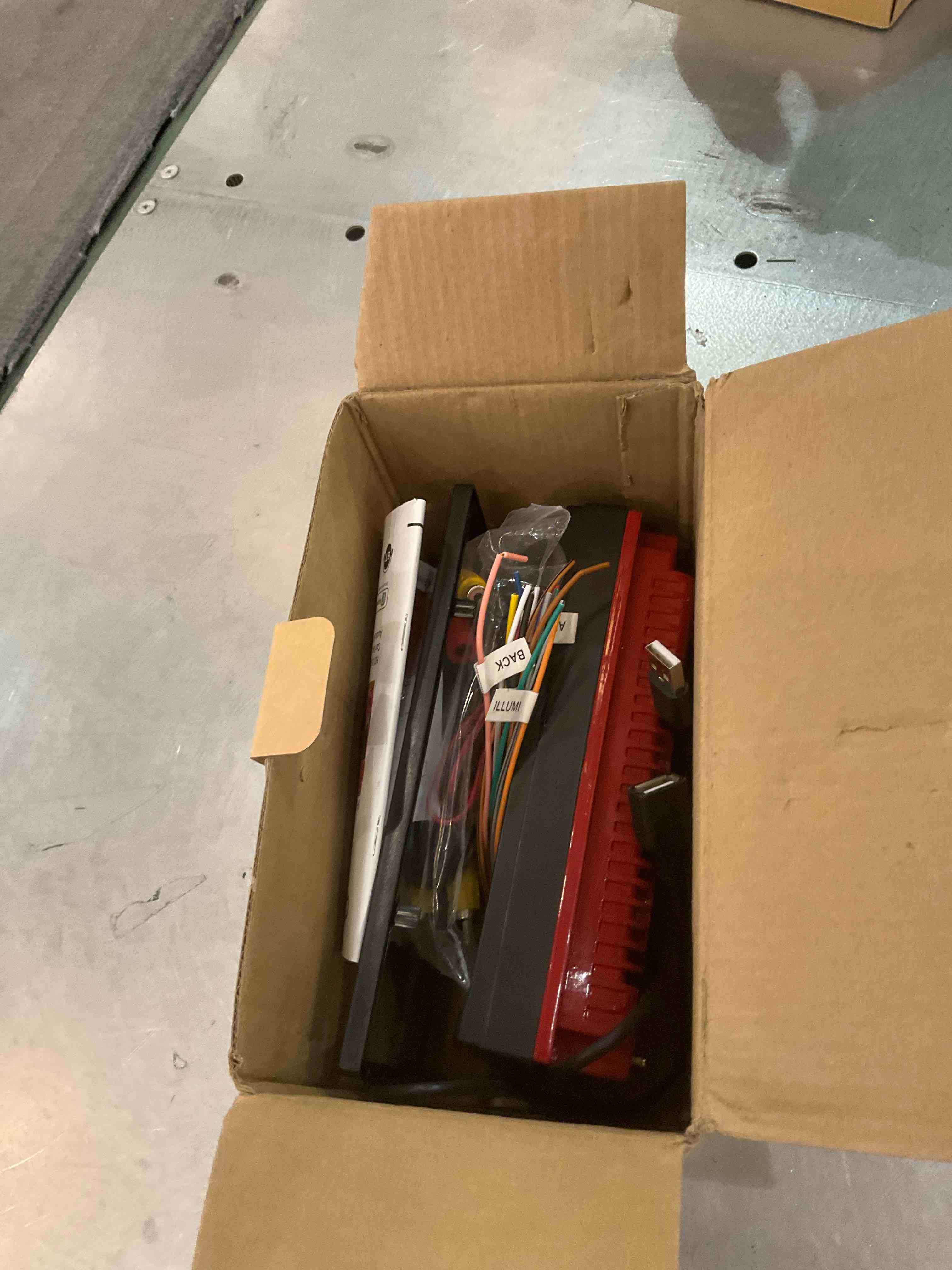 https://s3.amazonaws.com/lotting-images-prod/BargainHunt/EXS01181281_1711552908602.jpeg