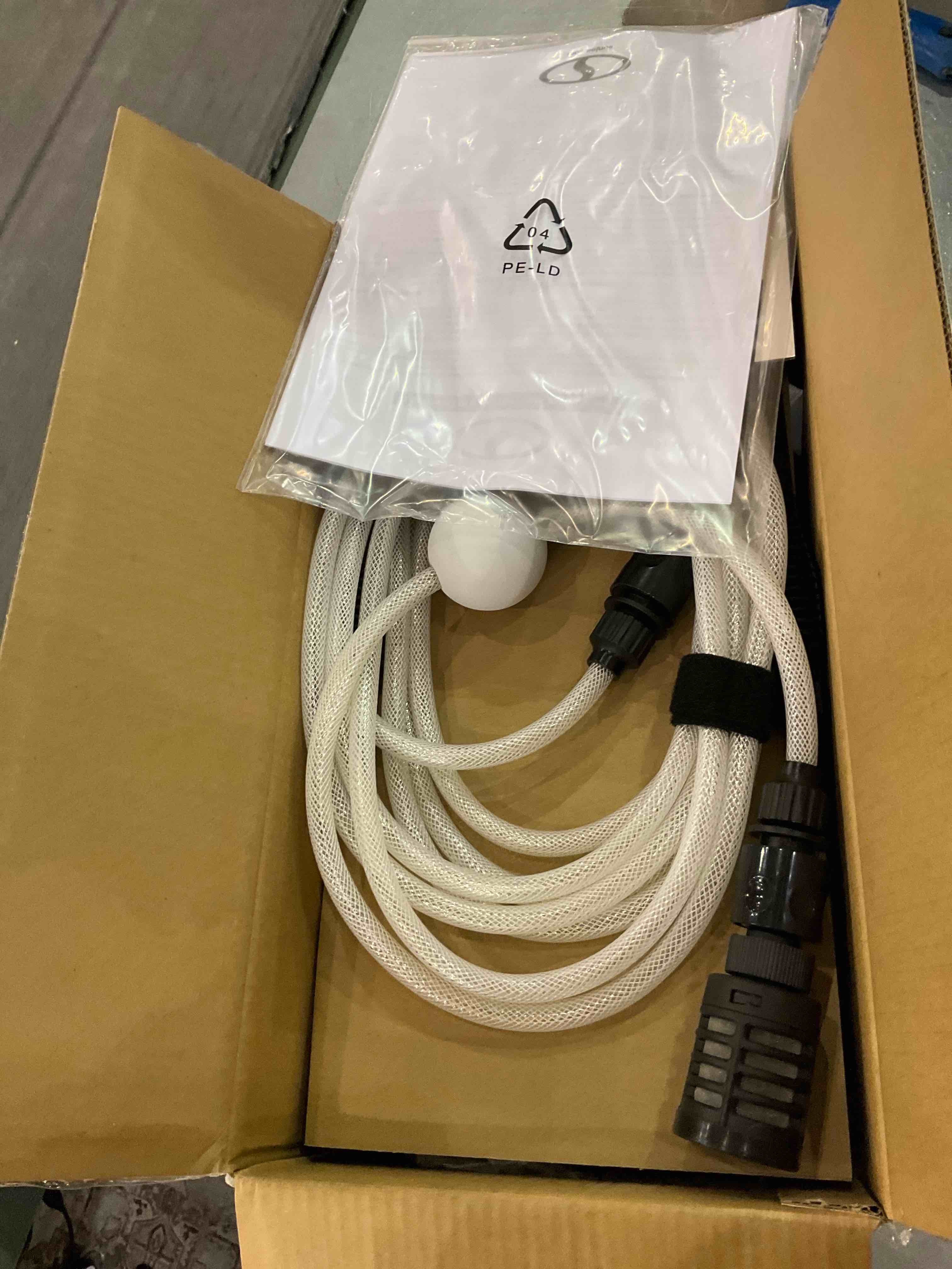 https://s3.amazonaws.com/lotting-images-prod/BargainHunt/EXS01181393_1711629312696.jpeg