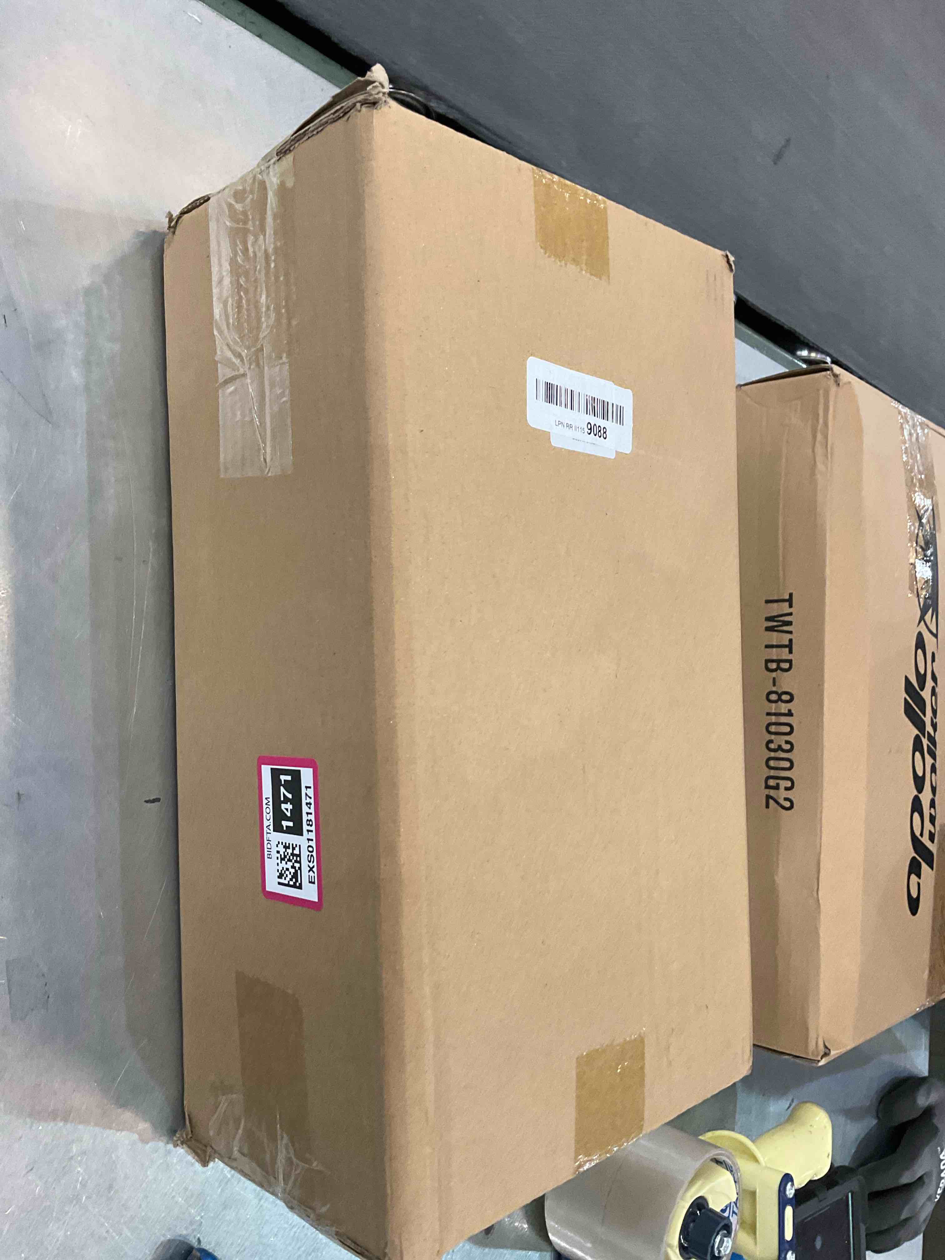 https://s3.amazonaws.com/lotting-images-prod/BargainHunt/EXS01181471_1711646453297.jpeg