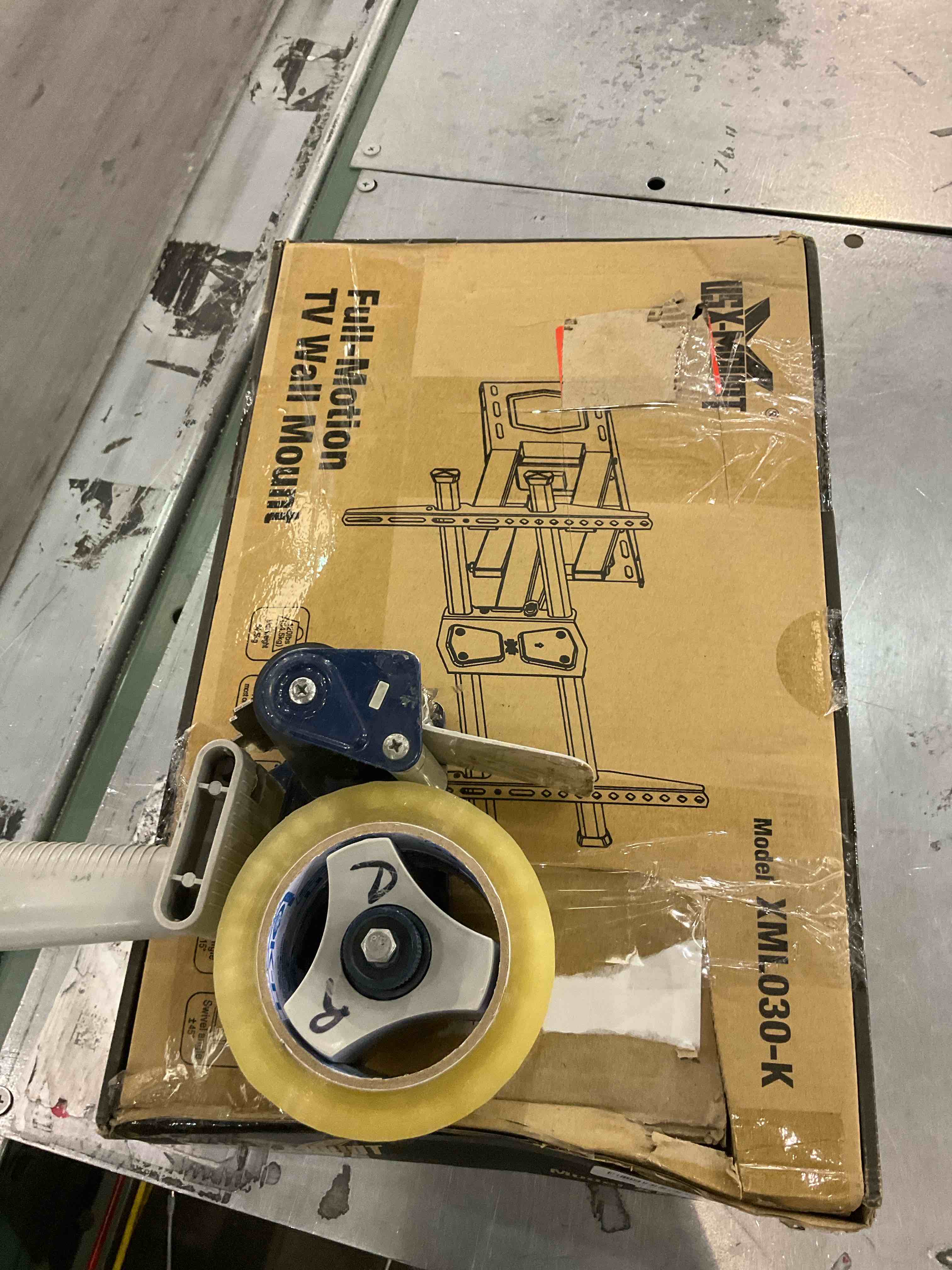 https://s3.amazonaws.com/lotting-images-prod/BargainHunt/EXS01182331_1712146041546.jpeg