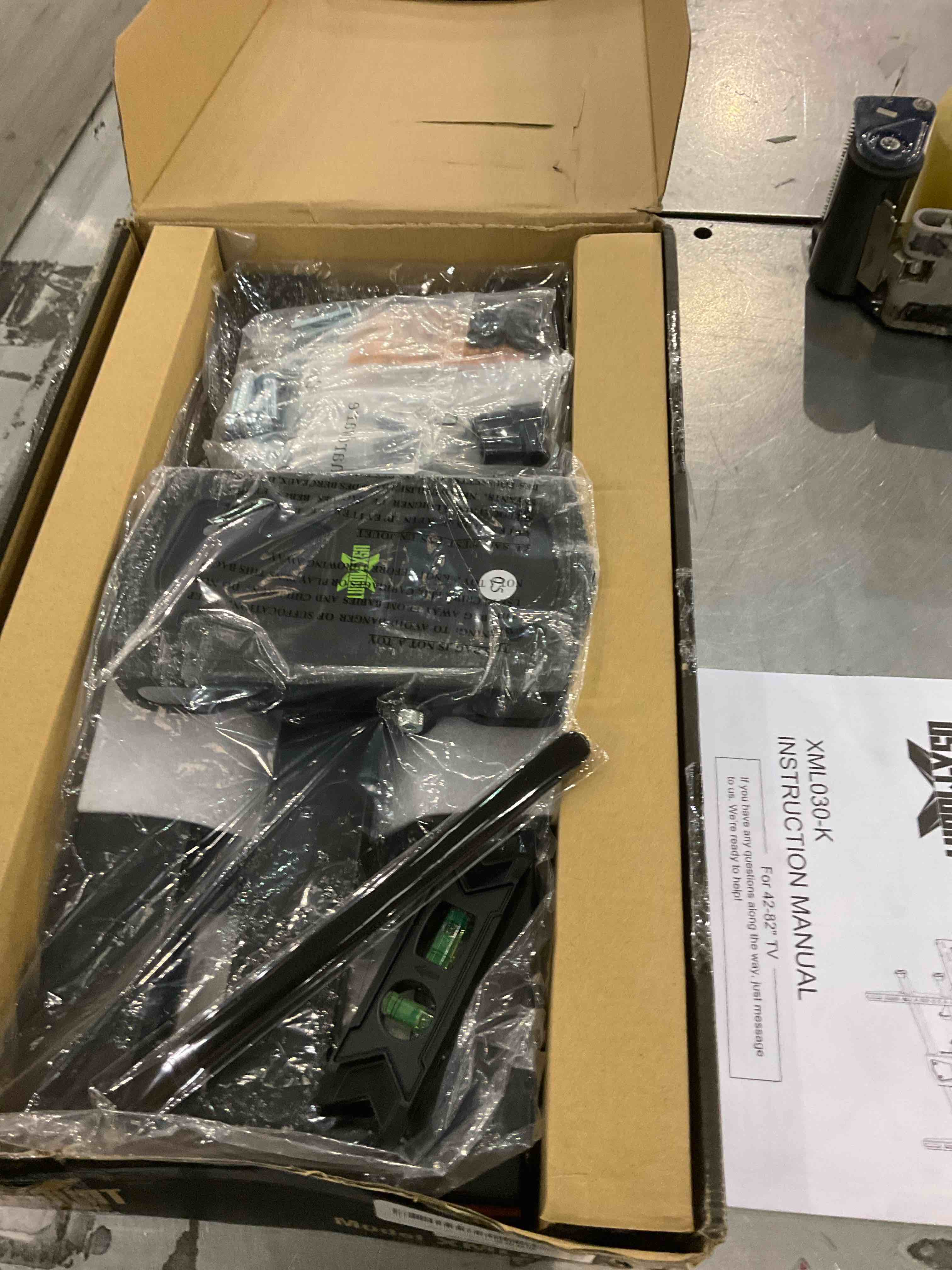 https://s3.amazonaws.com/lotting-images-prod/BargainHunt/EXS01182331_1712146058953.jpeg