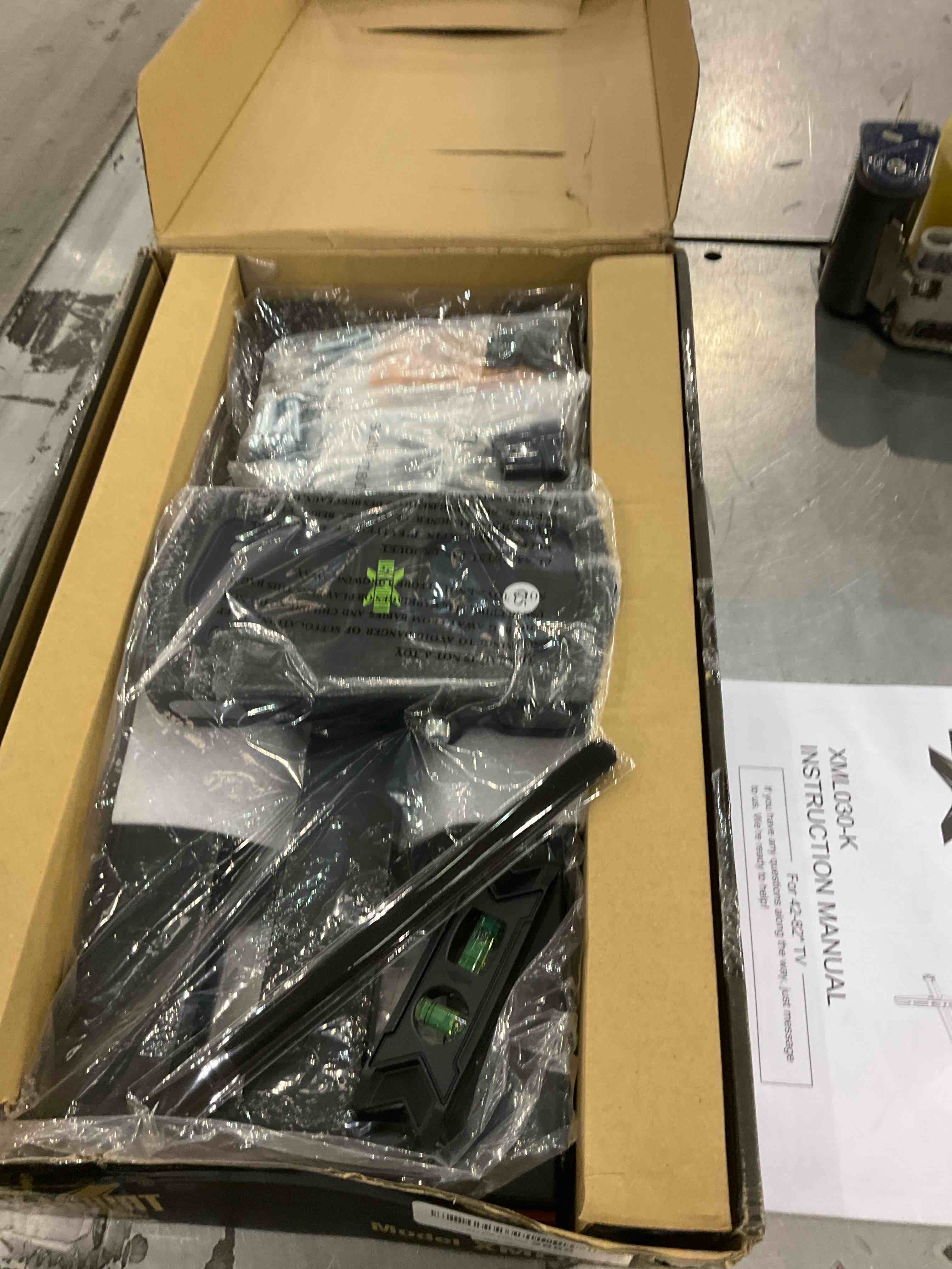 https://s3.amazonaws.com/lotting-images-prod/BargainHunt/EXS01182331_1712146060216.jpeg