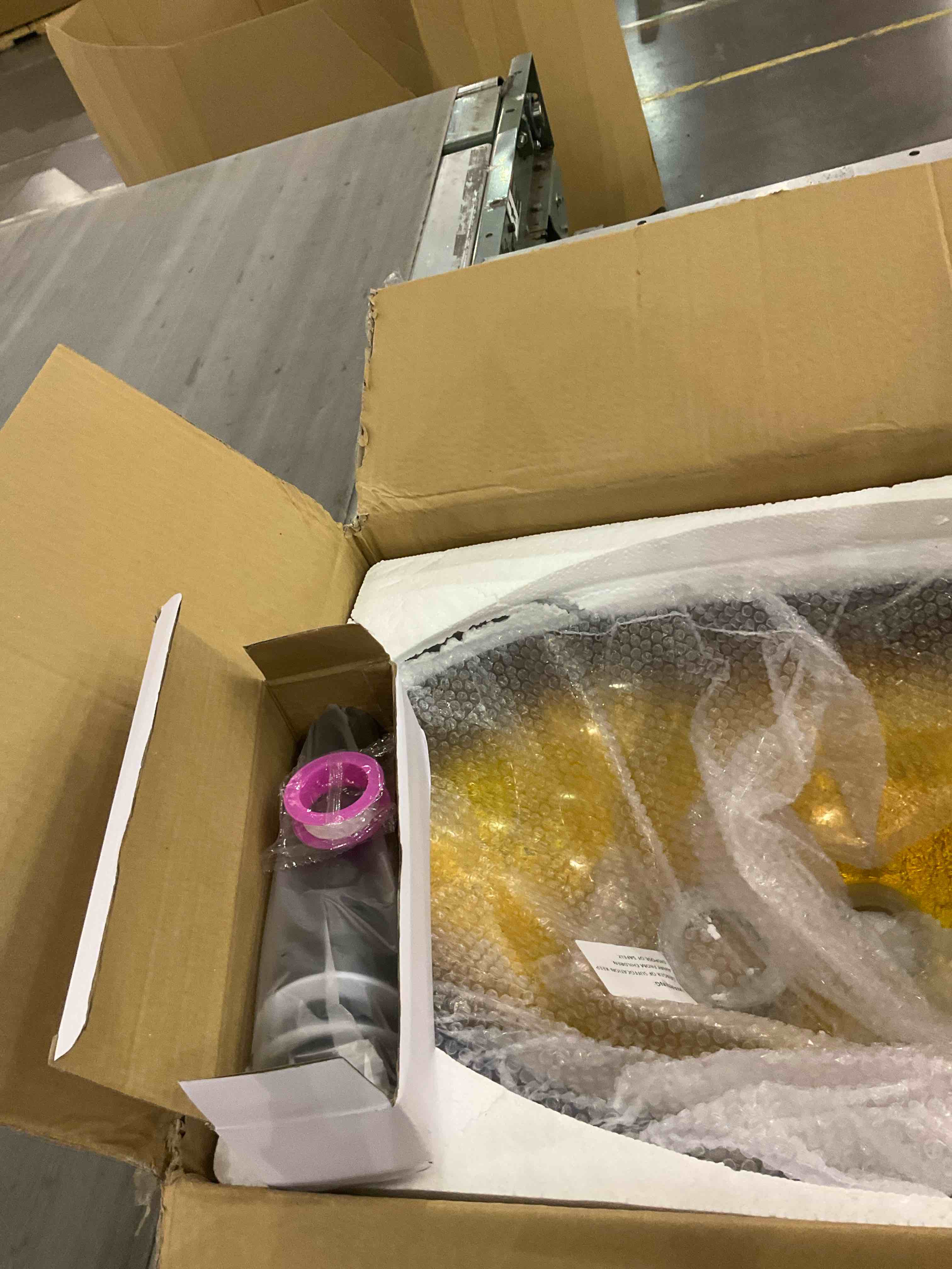 https://s3.amazonaws.com/lotting-images-prod/BargainHunt/EXS01182336_1712146891967.jpeg