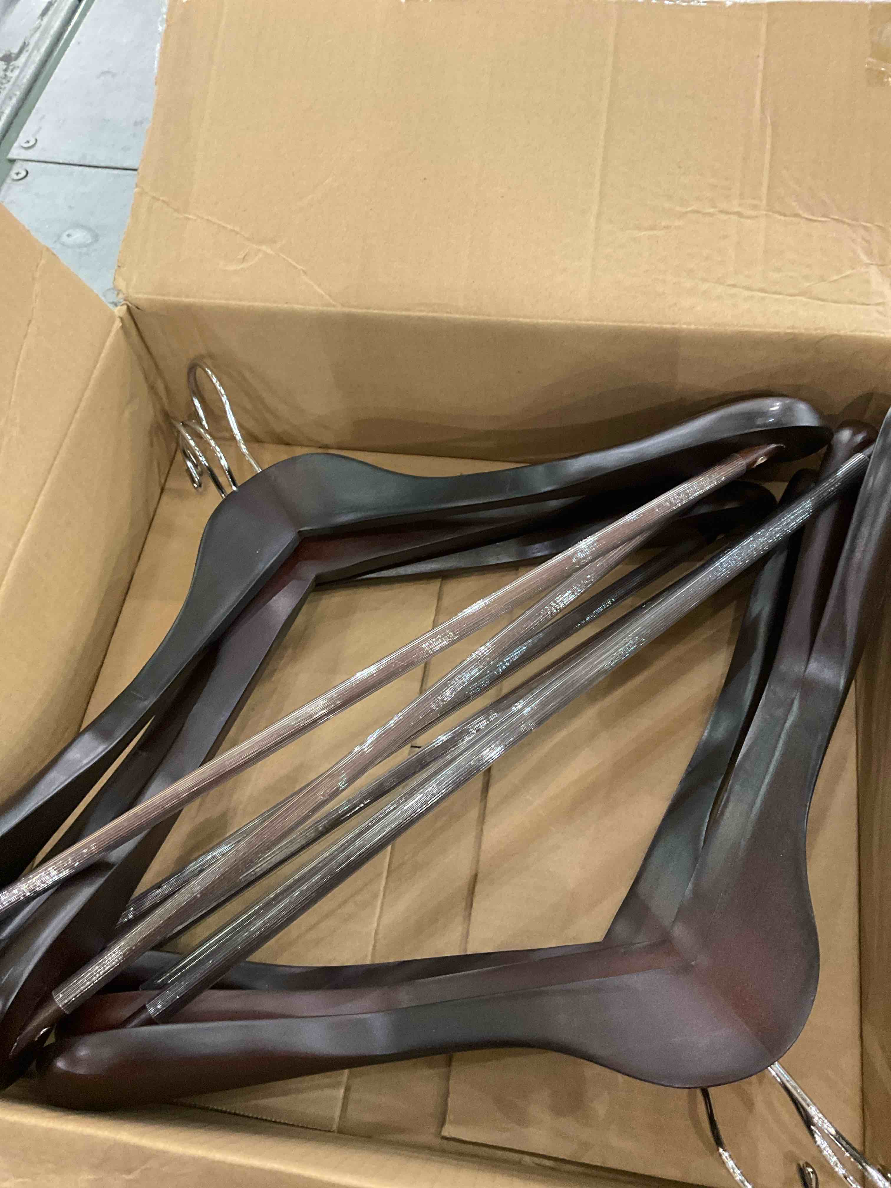 https://s3.amazonaws.com/lotting-images-prod/BargainHunt/EXS01182460_1712171147903.jpeg