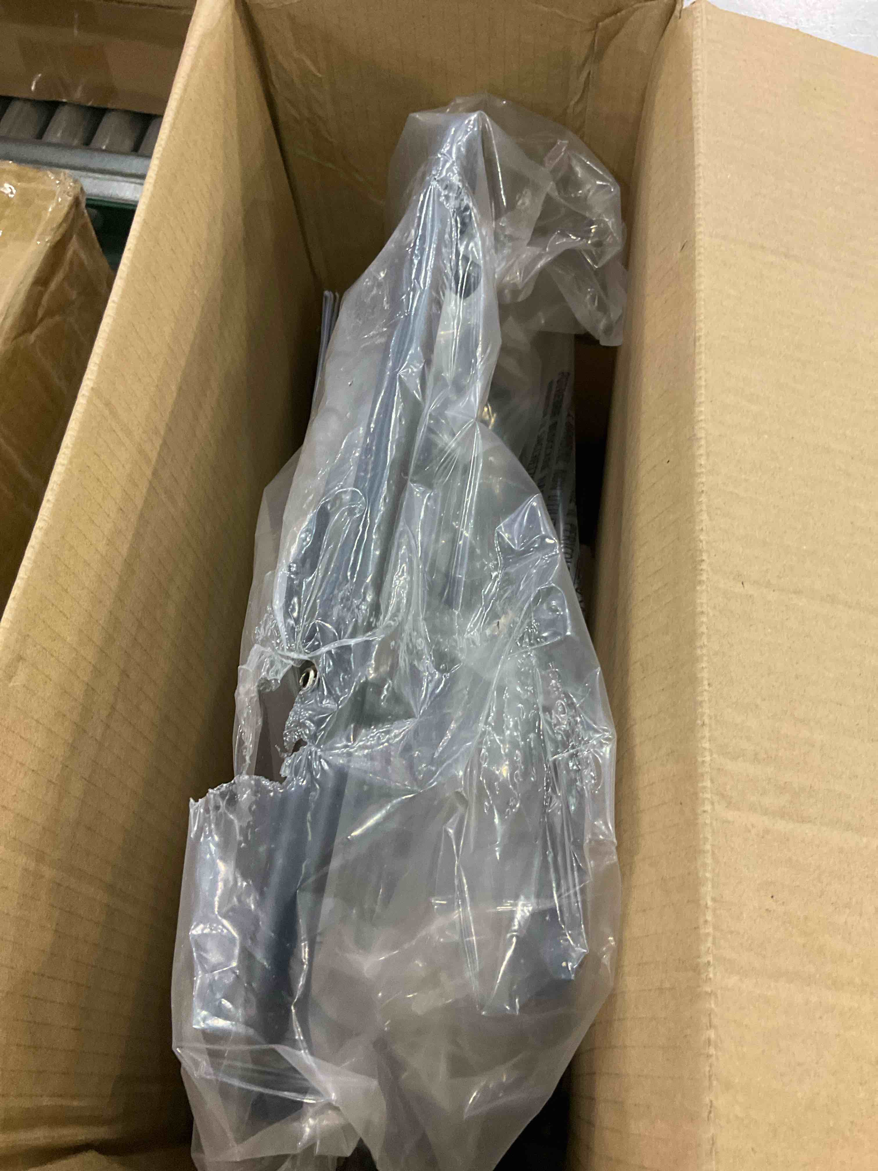 https://s3.amazonaws.com/lotting-images-prod/BargainHunt/EXS01182546_1709558660540.jpeg