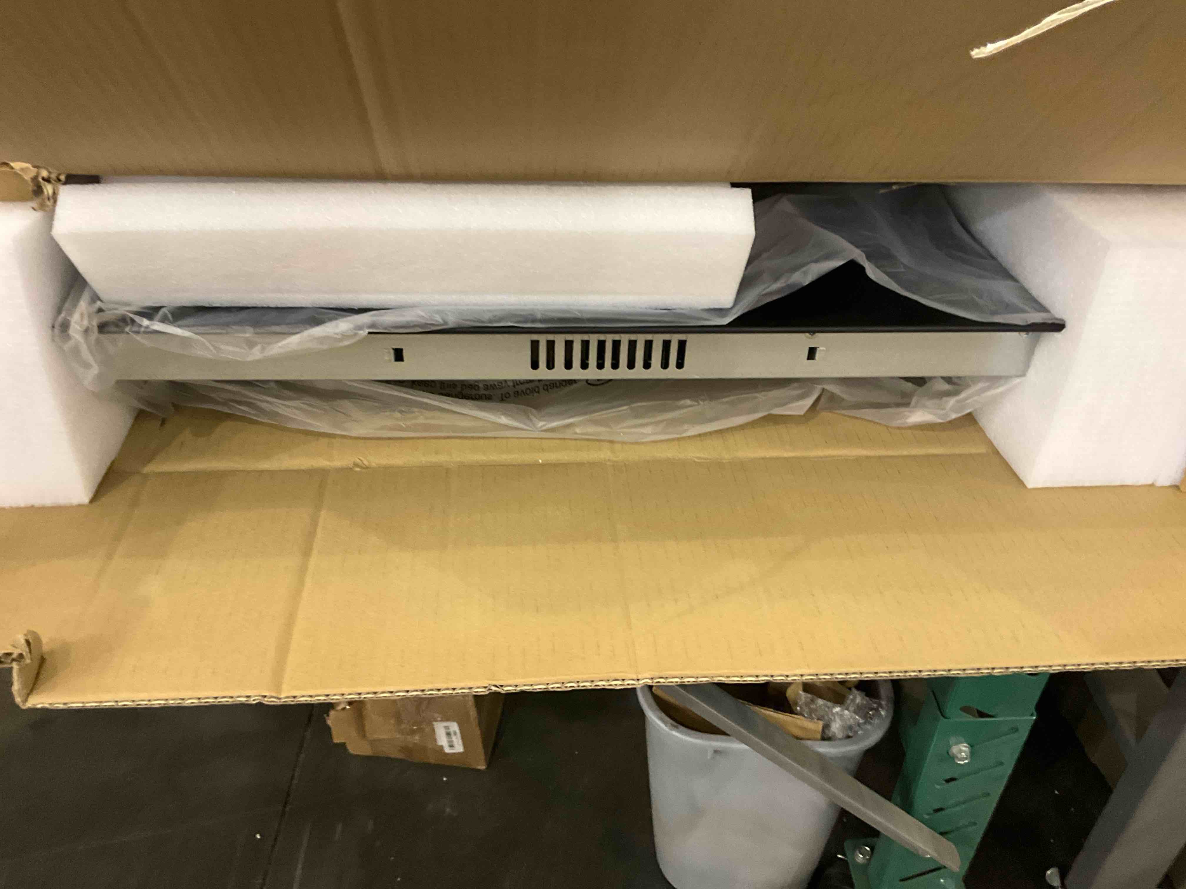 https://s3.amazonaws.com/lotting-images-prod/BargainHunt/EXS01182559_1709562735374.jpeg