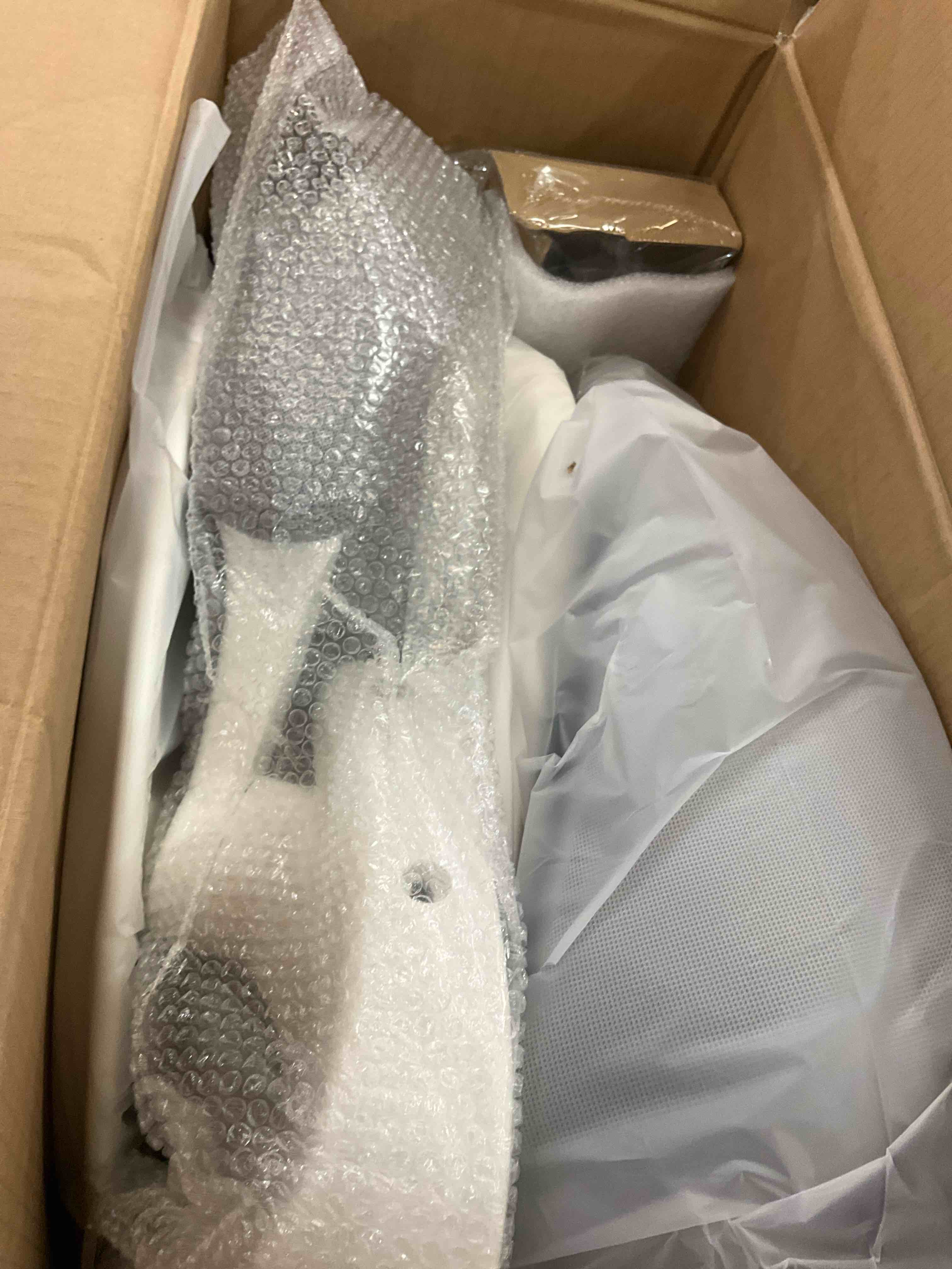 https://s3.amazonaws.com/lotting-images-prod/BargainHunt/EXS01182638_1709578307012.jpeg