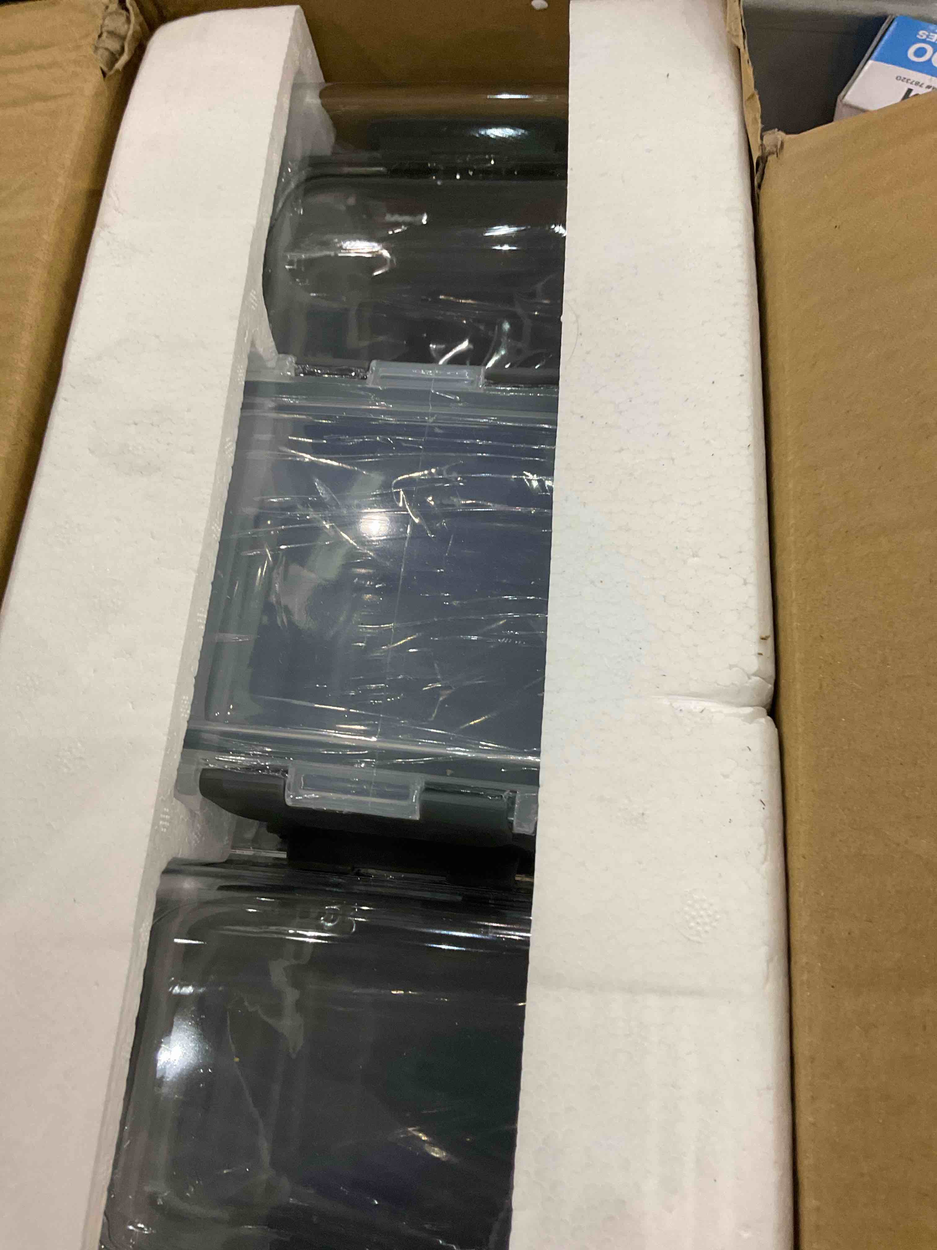 https://s3.amazonaws.com/lotting-images-prod/BargainHunt/EXS01182692_1709645336742.jpeg